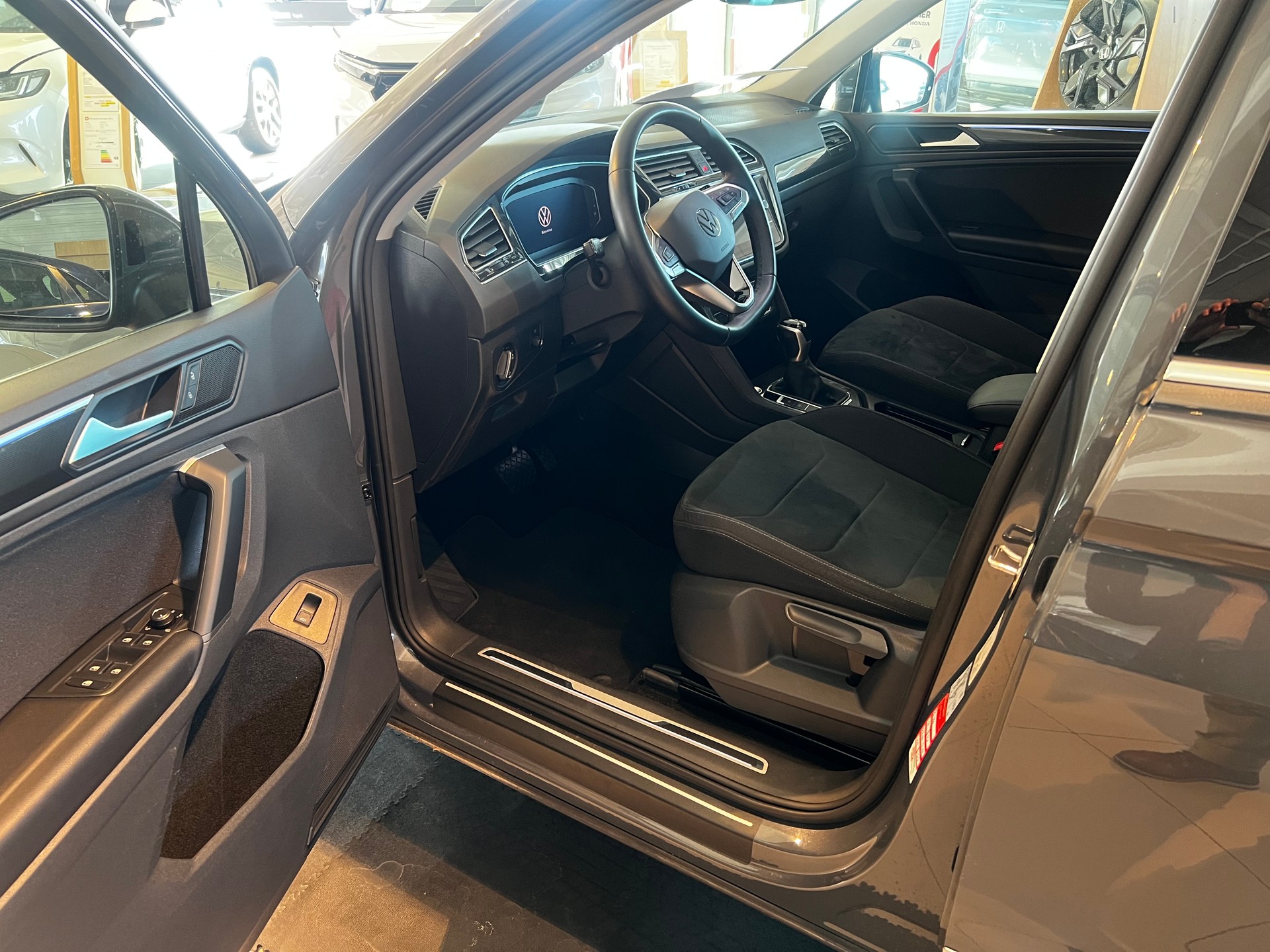 VW Tiguan 2.0TSI Life 4M-image-9