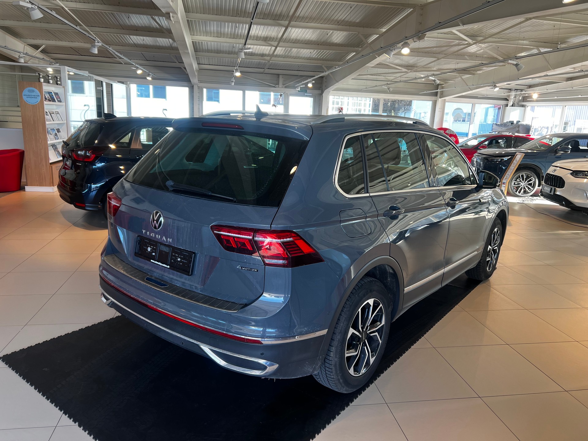 VW Tiguan 2.0TSI Life 4M-image-2