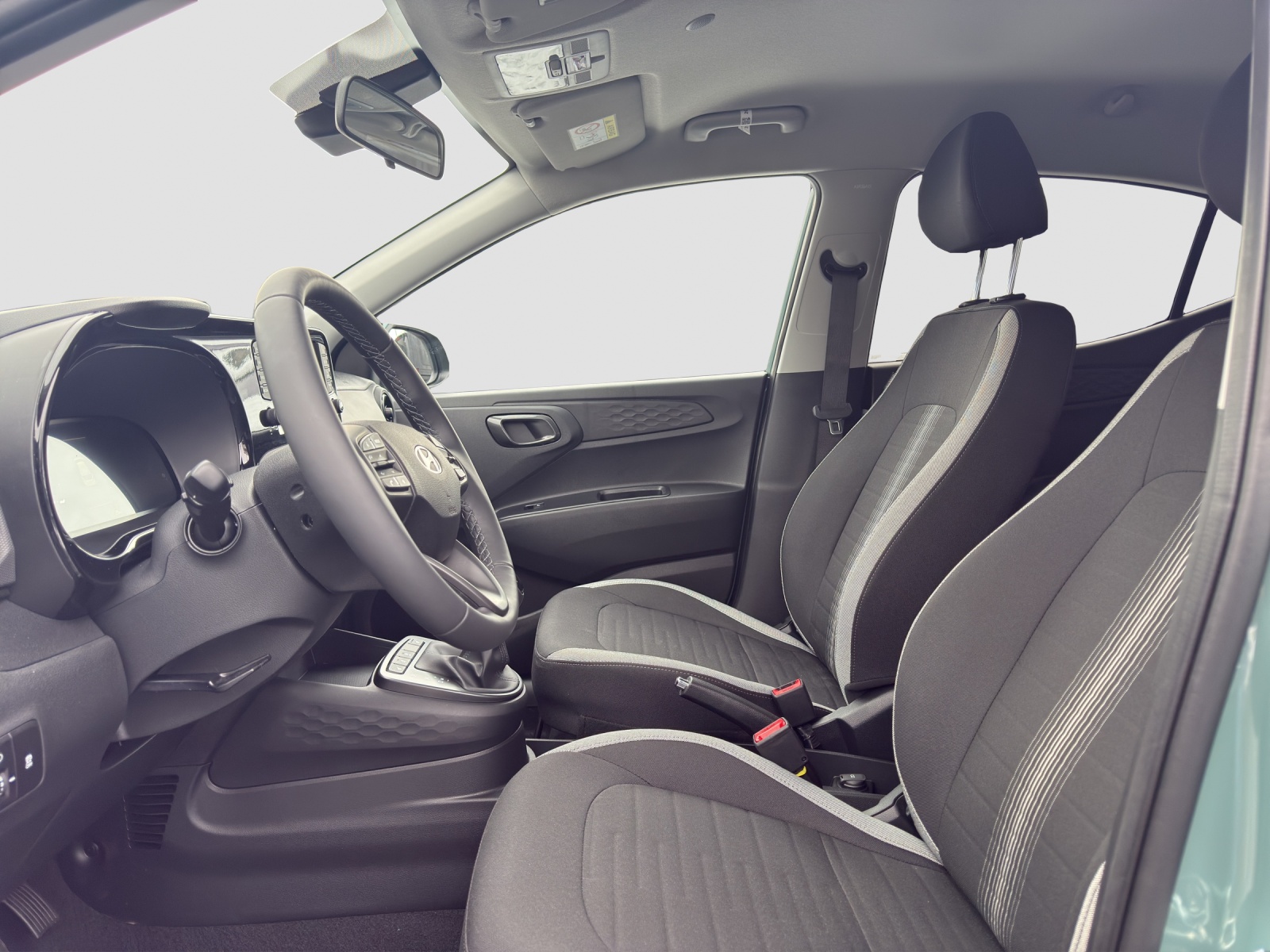 HYUNDAI i10 1.2 Amplia Aut.-image-8