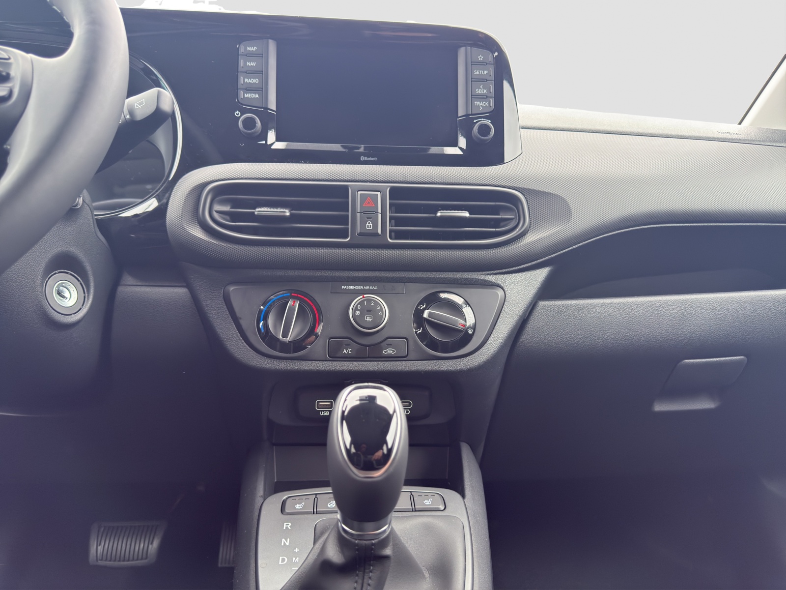 HYUNDAI i10 1.2 Amplia Aut.-image-11