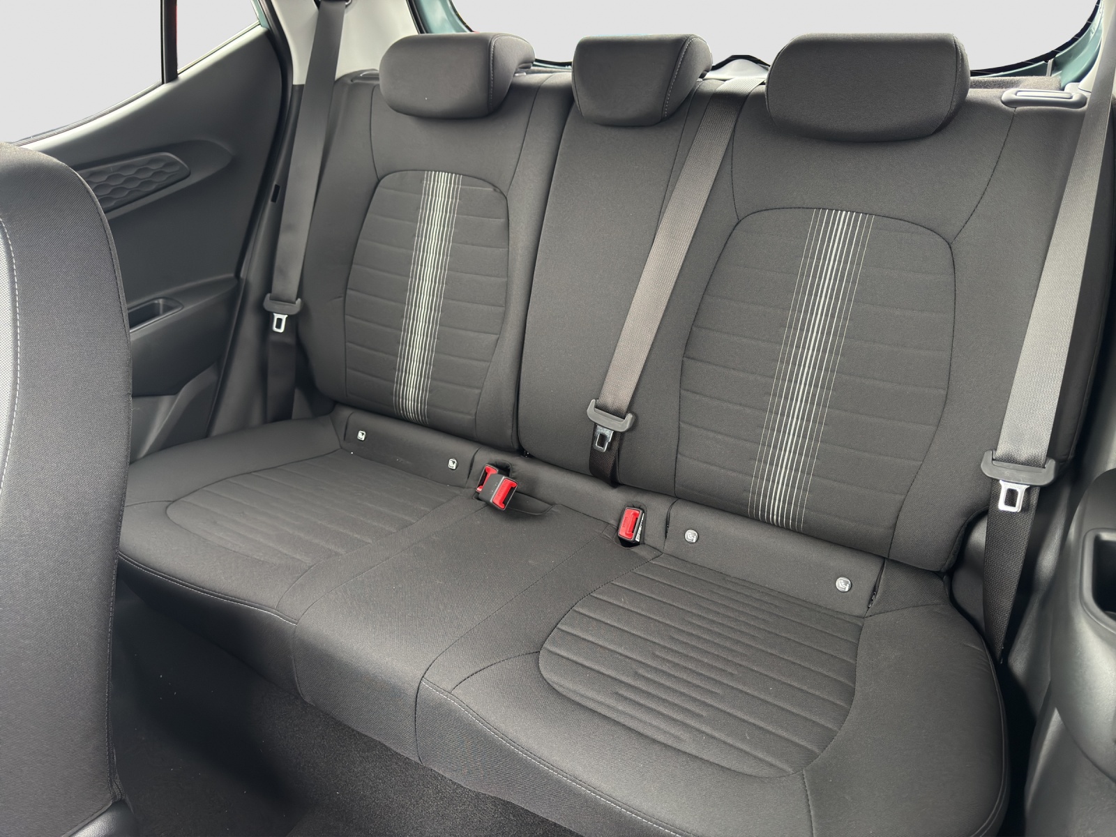 HYUNDAI i10 1.2 Amplia Aut.-image-9