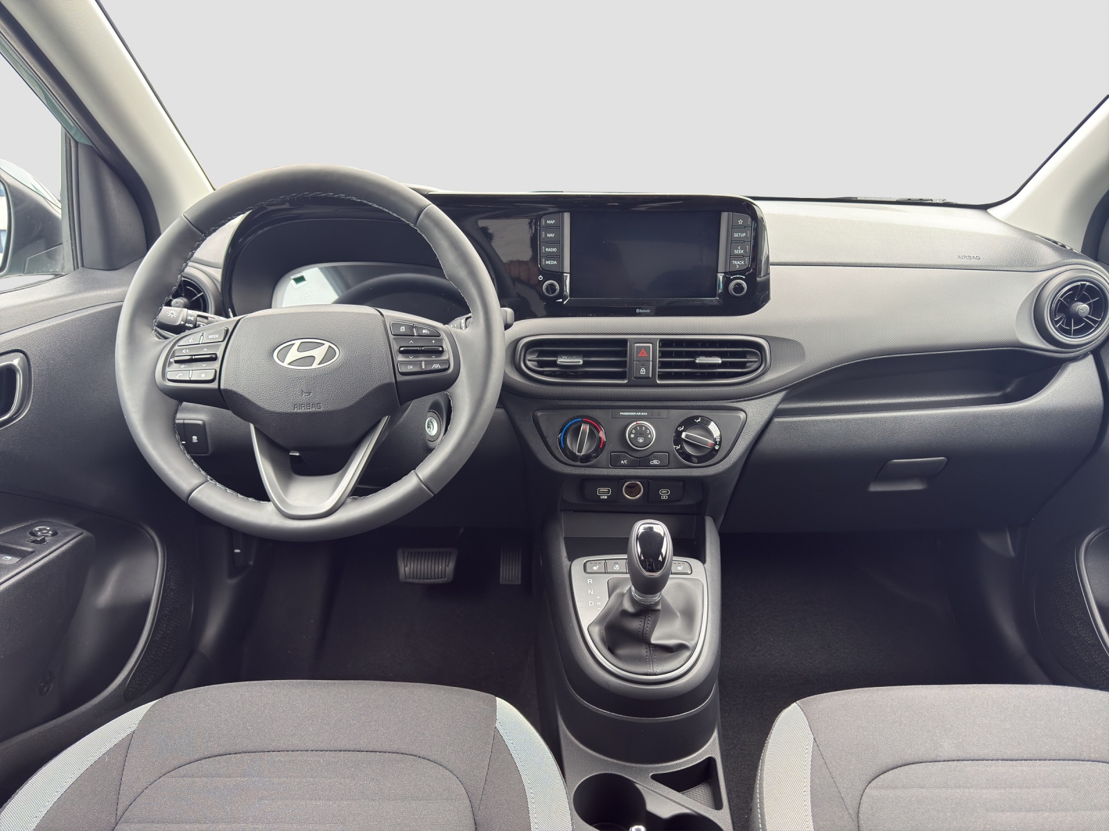 HYUNDAI i10 1.2 Amplia Aut.-image-10