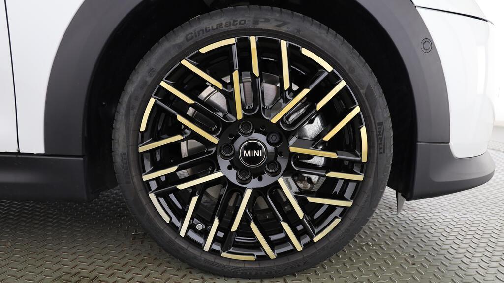 MINI Cooper S Cabrio-image-9