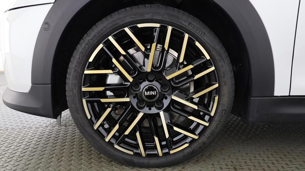 MINI Cooper S Cabrio-image-10