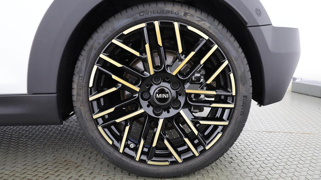 MINI Cooper S Cabrio-image-7