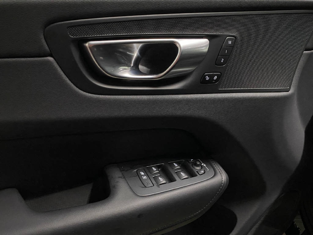 VOLVO XC60 2.0 T6 TE Plus Dark eAWD-image-11