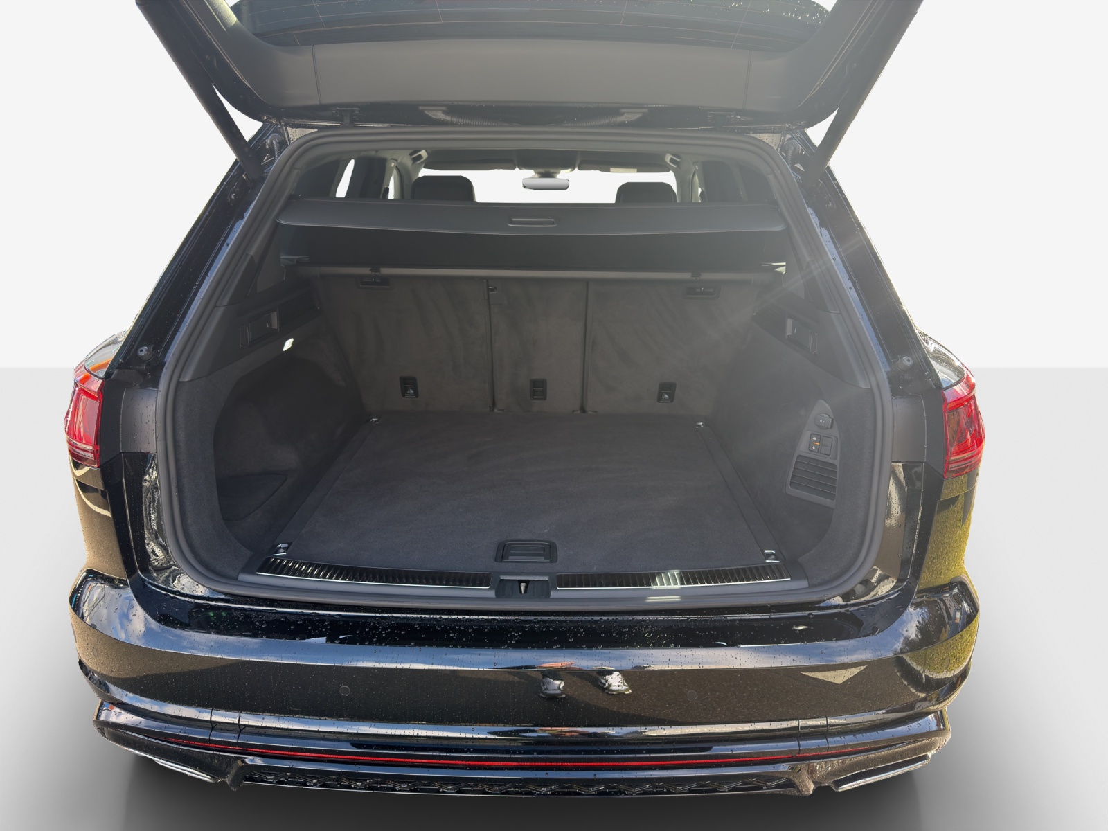 VW Touareg 3.0 TDI R-Line Tiptronic-image-12