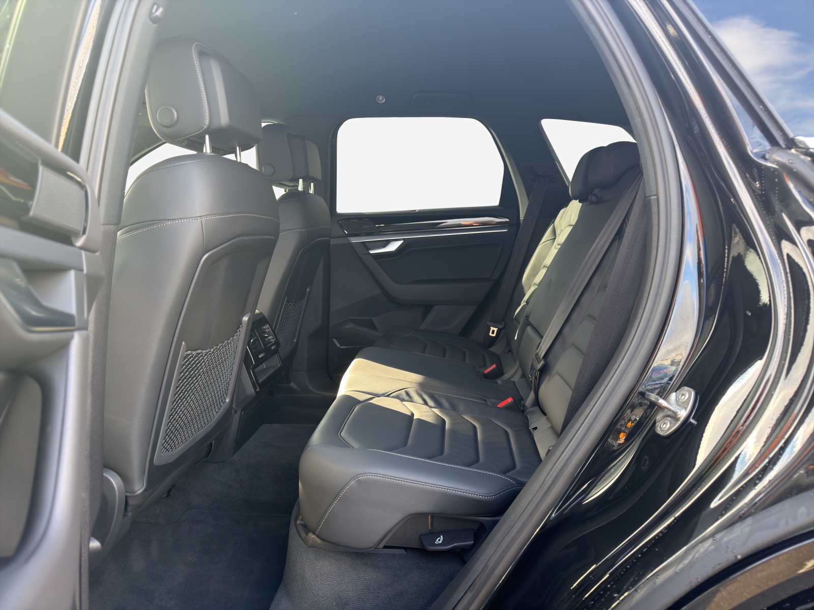 VW Touareg 3.0 TDI R-Line Tiptronic-image-11