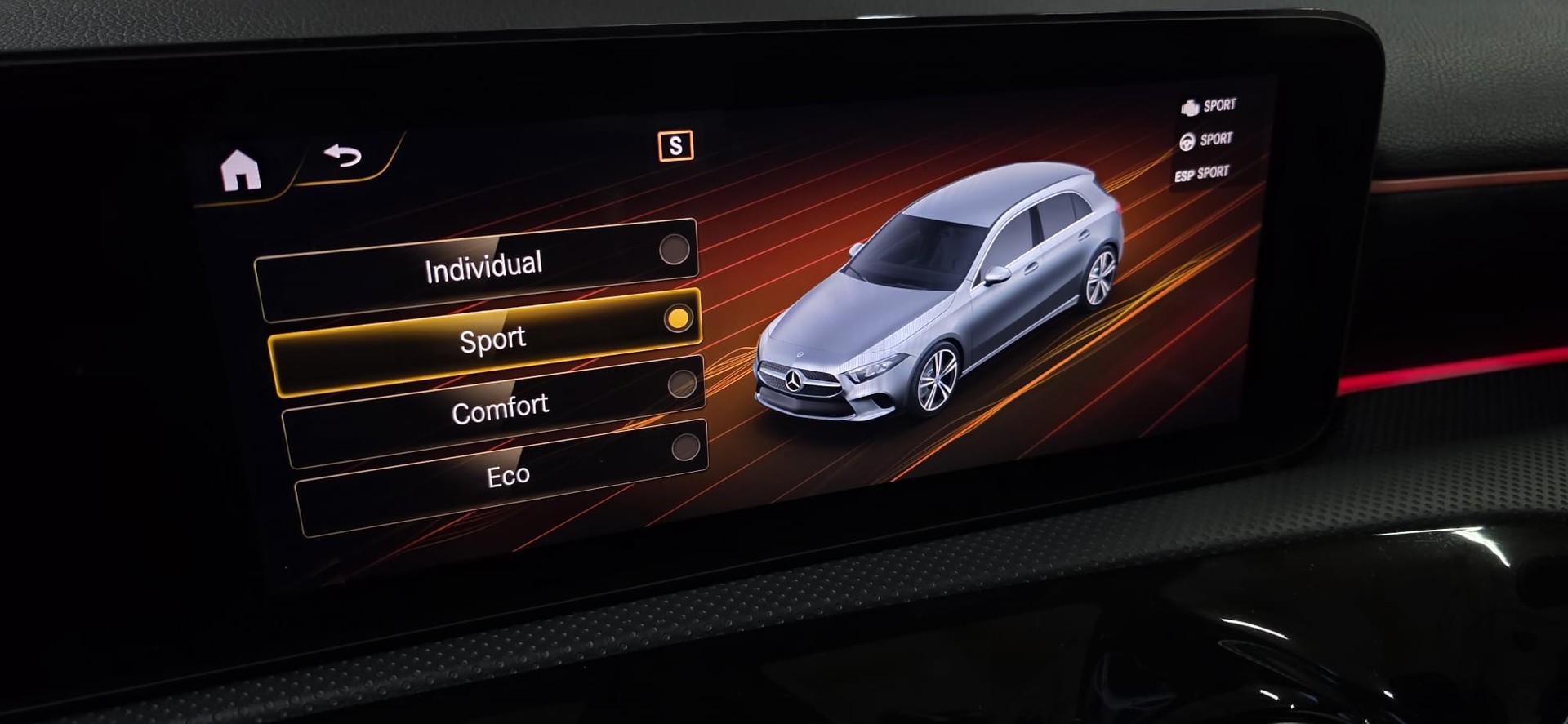 MERCEDES-BENZ A 250 4Matic AMG Line 4Matic 7G-DCT *CH FAHRZEUG*-image-19
