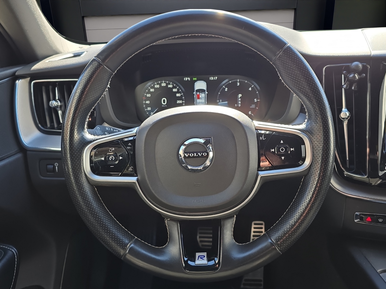 VOLVO XC60 D4 AWD R-Design Geartronic-image-6