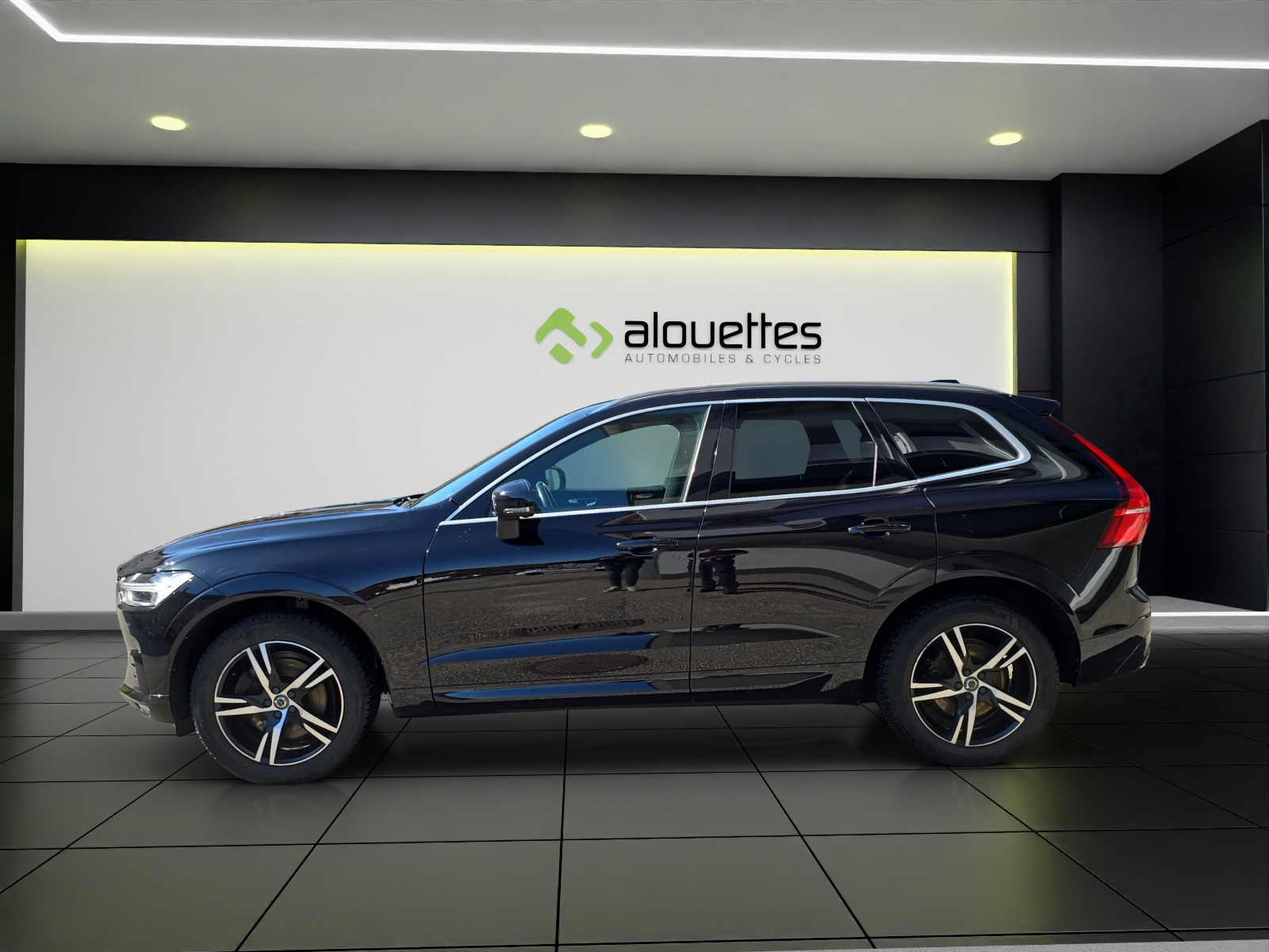 VOLVO XC60 D4 AWD R-Design Geartronic-image-2