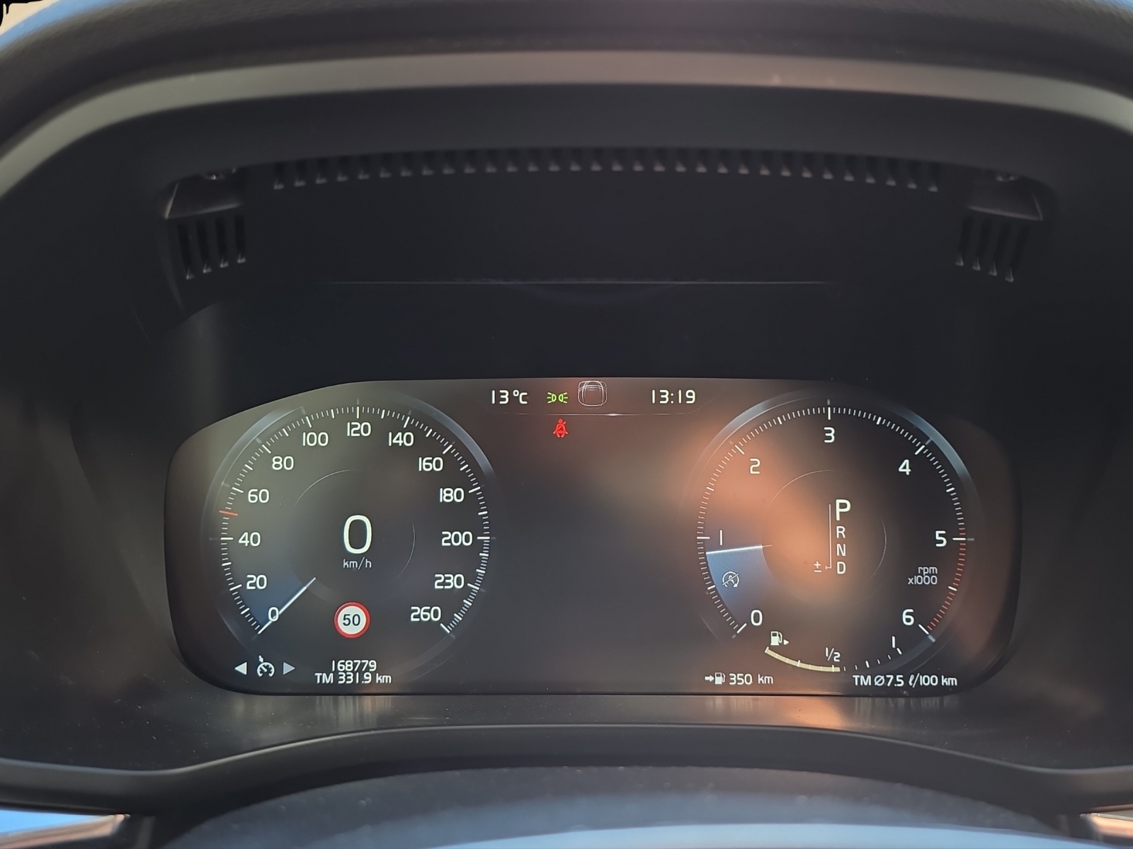 VOLVO XC60 D4 AWD R-Design Geartronic-image-7