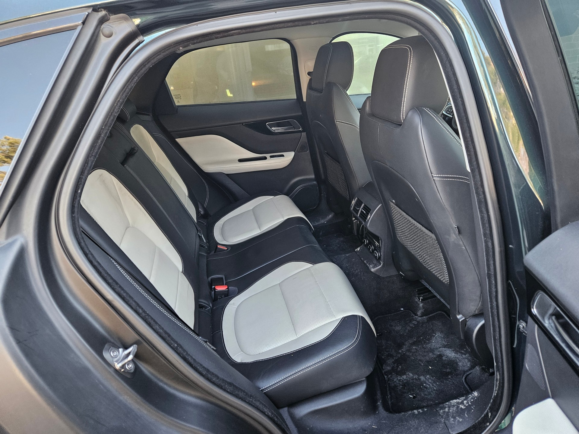 JAGUAR F-Pace 2.0d R-Sport AWD-image-4
