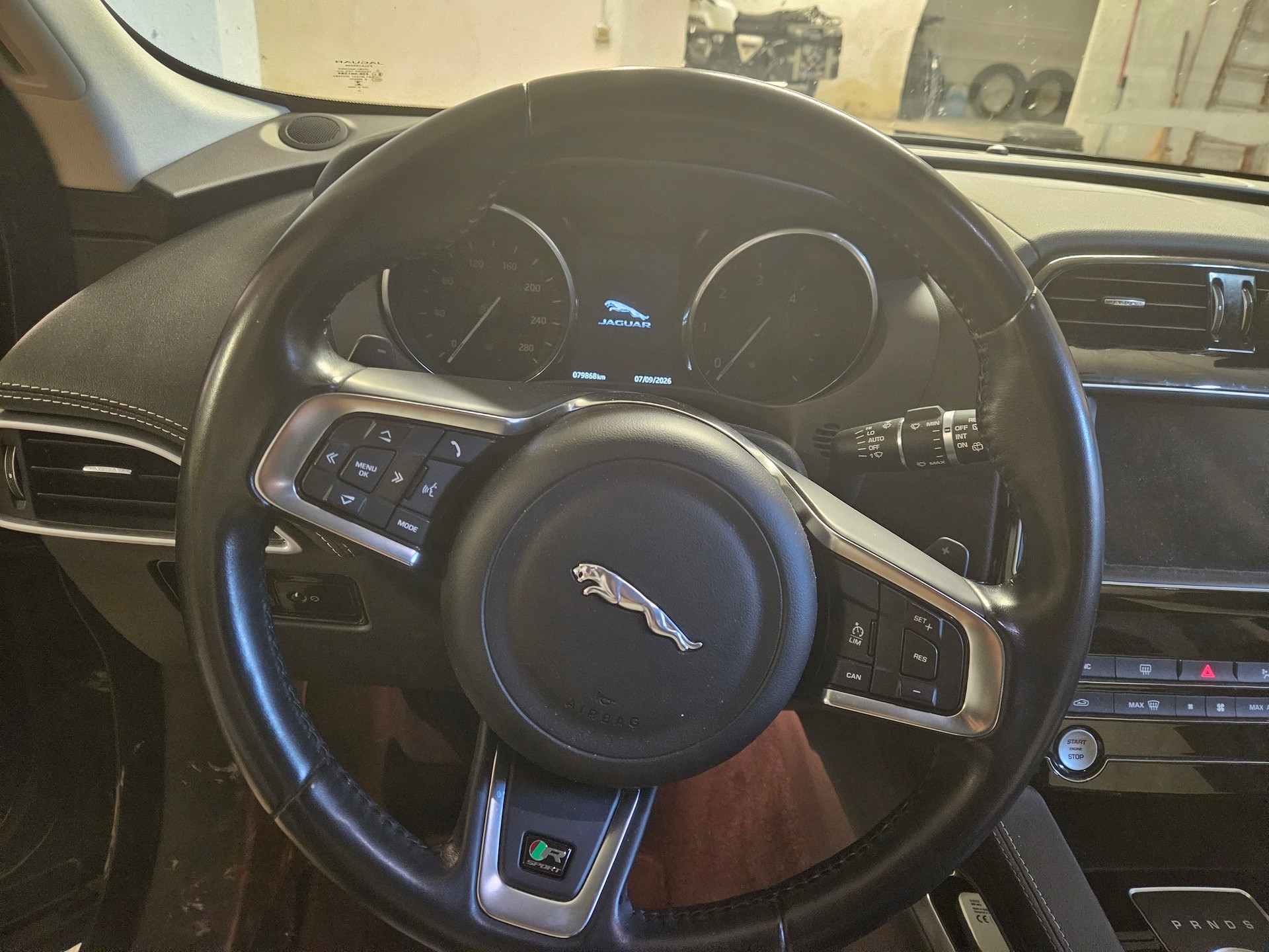 JAGUAR F-Pace 2.0d R-Sport AWD-image-5