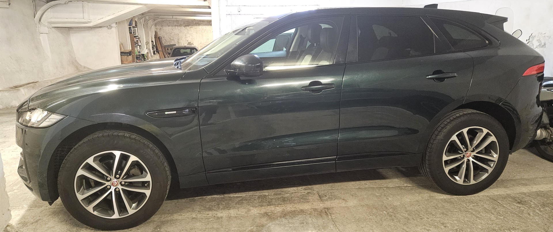 JAGUAR F-Pace 2.0d R-Sport AWD-image-3