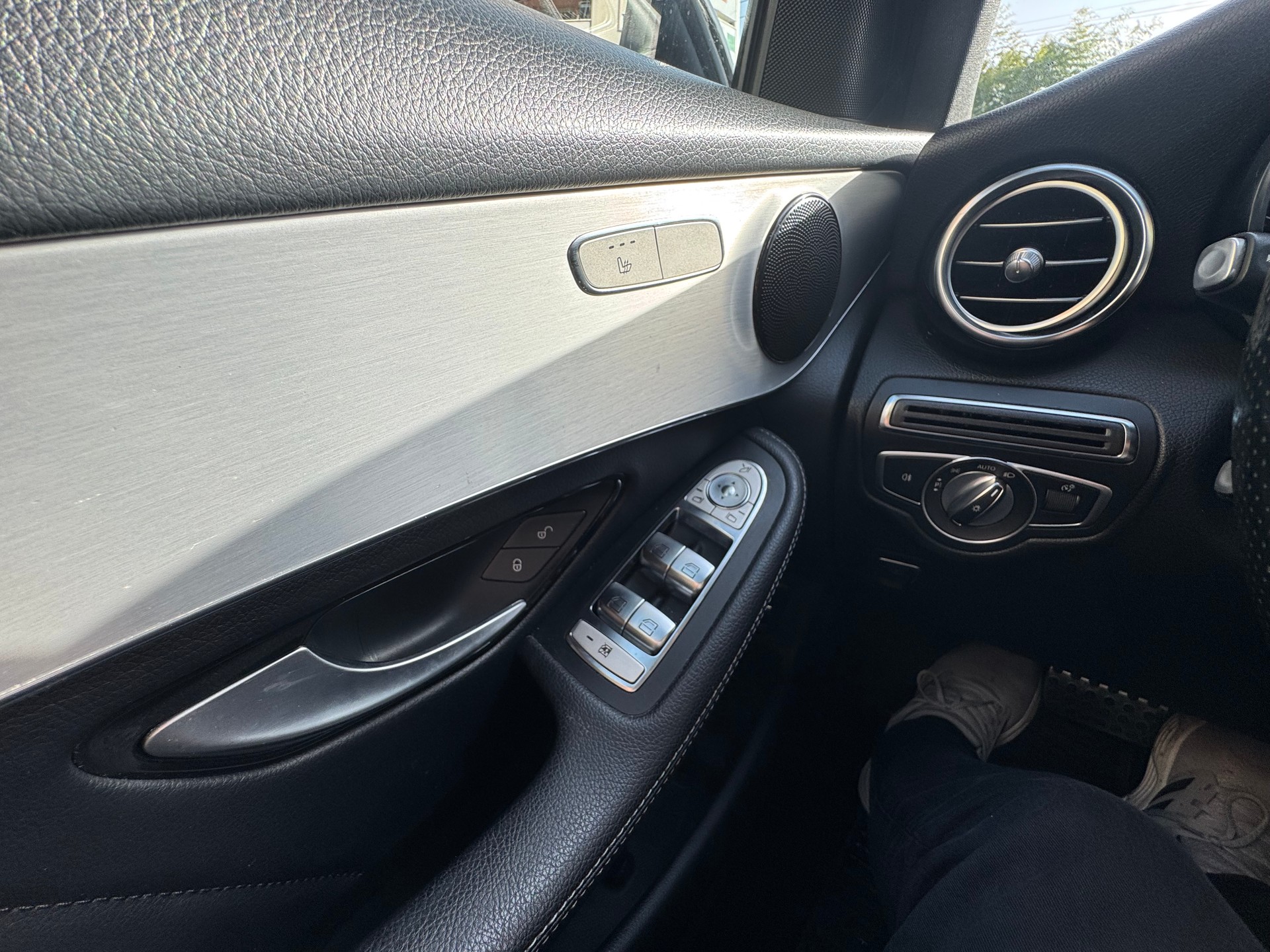 MERCEDES-BENZ GLC 250 d AMG Line 4Matic 9G-Tronic-image-13