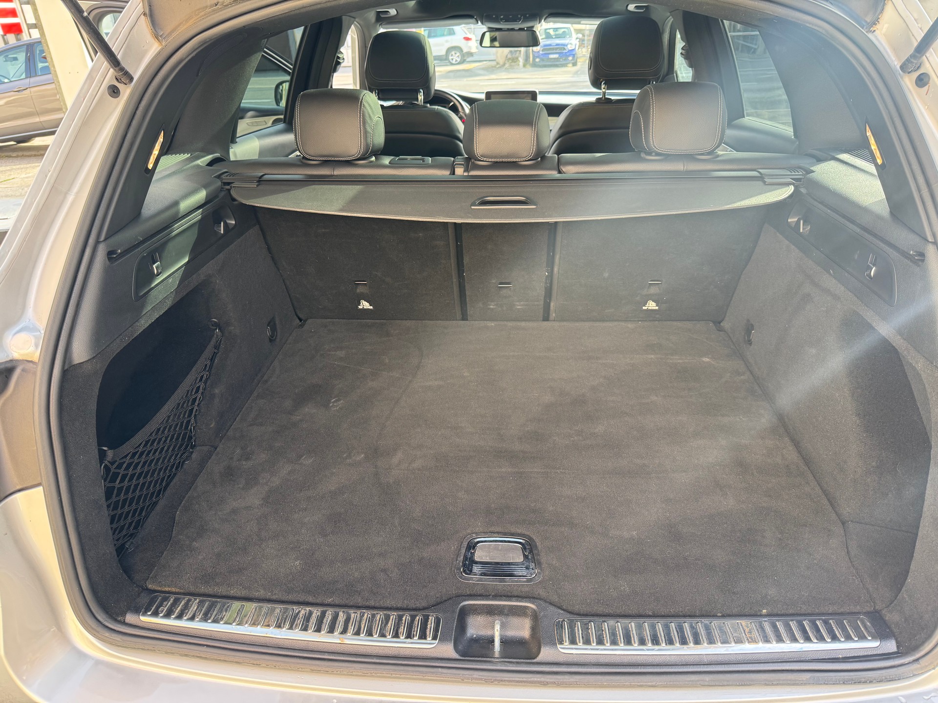 MERCEDES-BENZ GLC 250 d AMG Line 4Matic 9G-Tronic-image-9