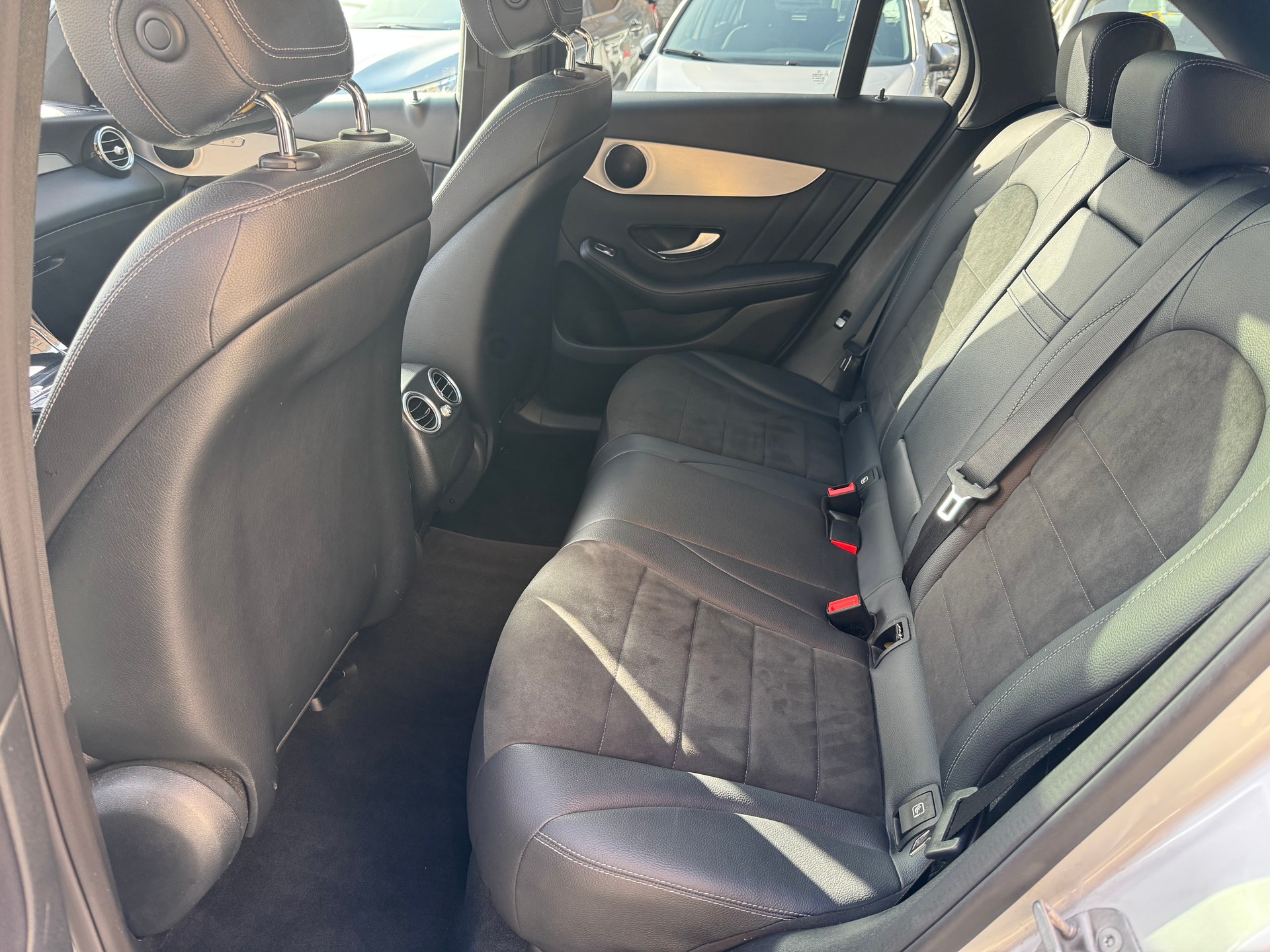 MERCEDES-BENZ GLC 250 d AMG Line 4Matic 9G-Tronic-image-8