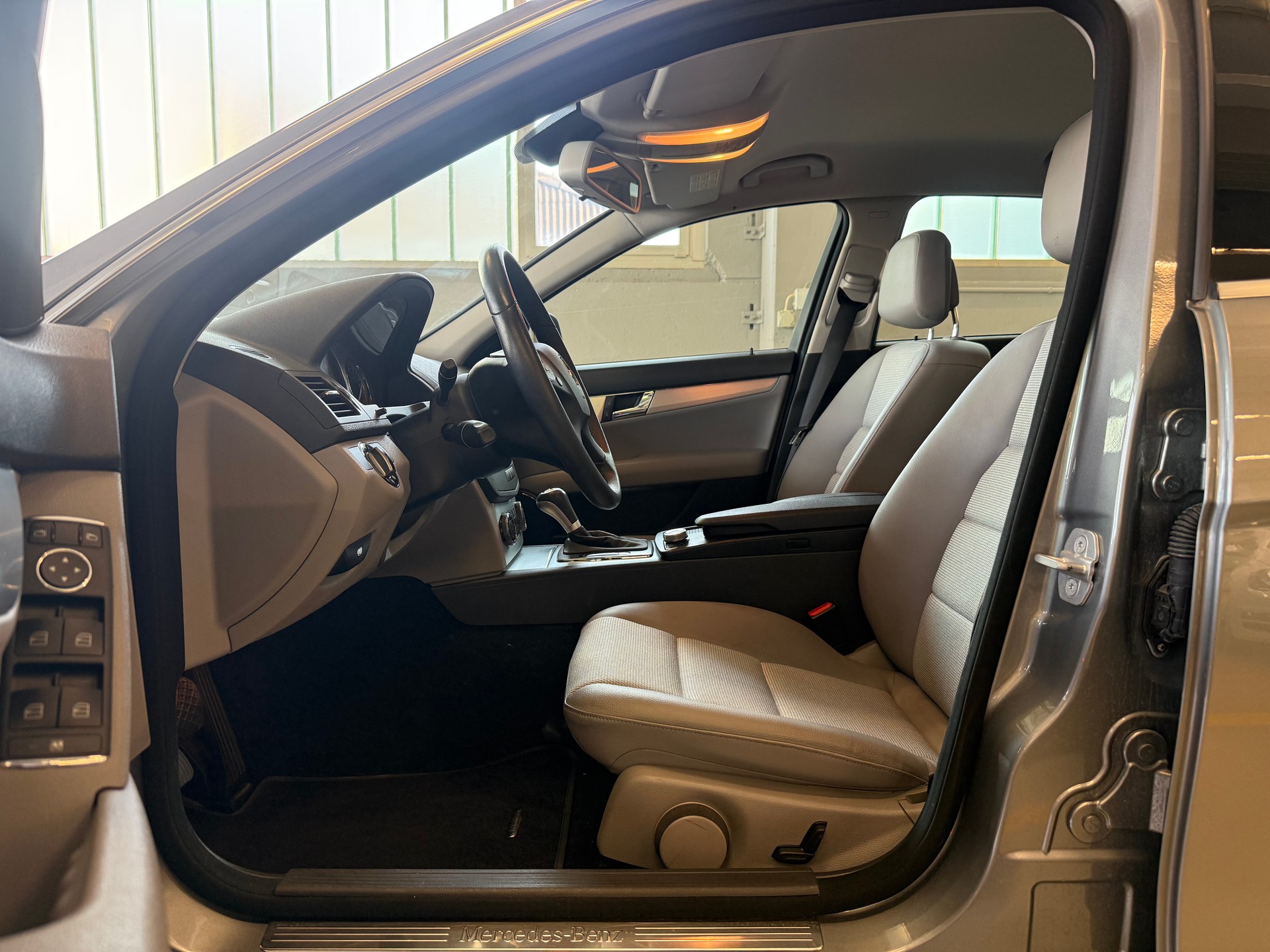MERCEDES-BENZ C 230 Avantgarde 7G-Tronic-image-8