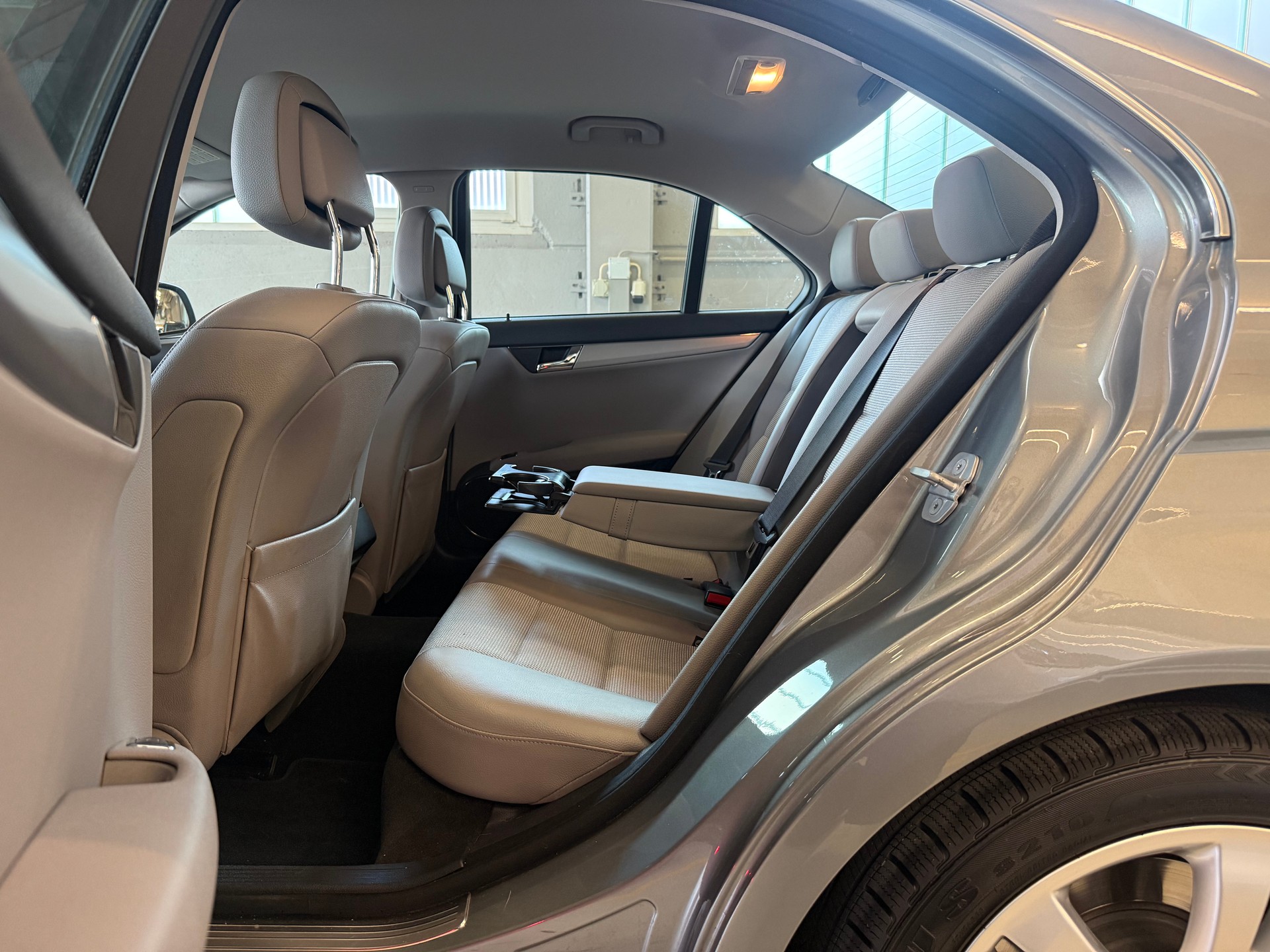 MERCEDES-BENZ C 230 Avantgarde 7G-Tronic-image-9