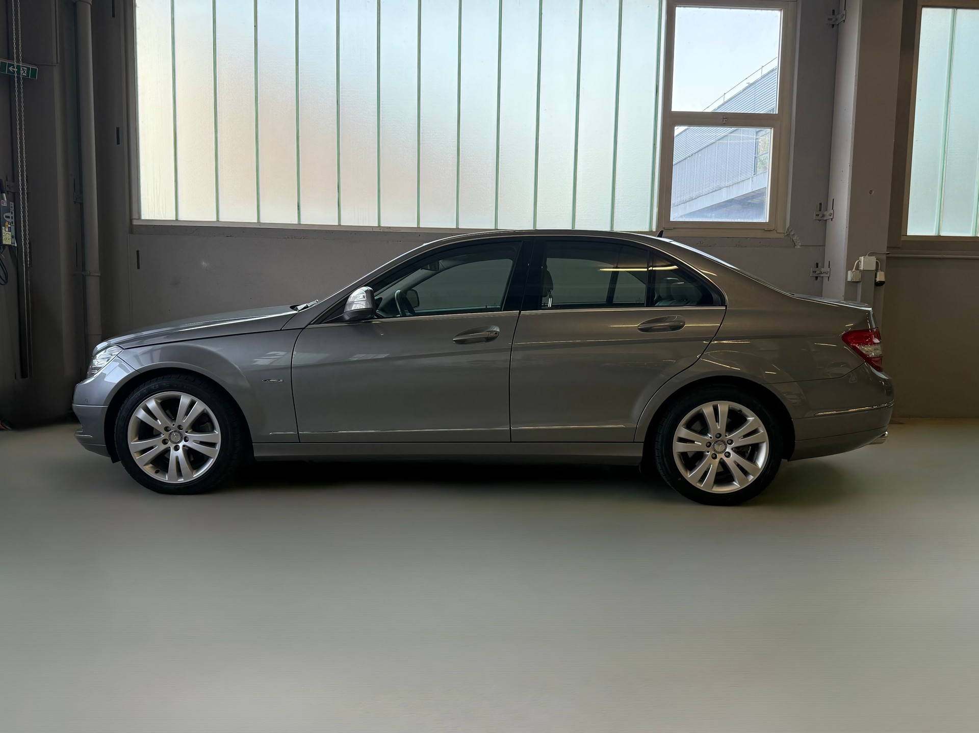 MERCEDES-BENZ C 230 Avantgarde 7G-Tronic-image-3