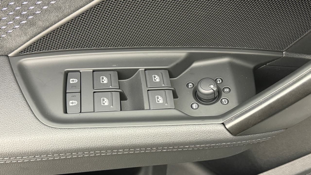 AUDI RS3 Limousine 2.5 TSI quattro S-tronic-image-8