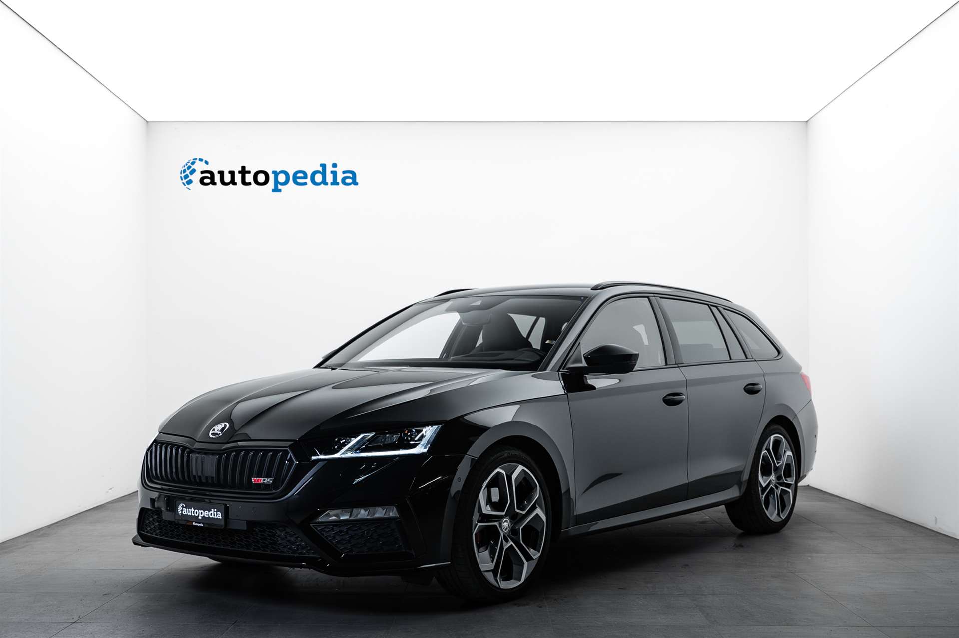 SKODA Octavia Combi 2.0 TDI DSG RS 4x4 200PS-image-0