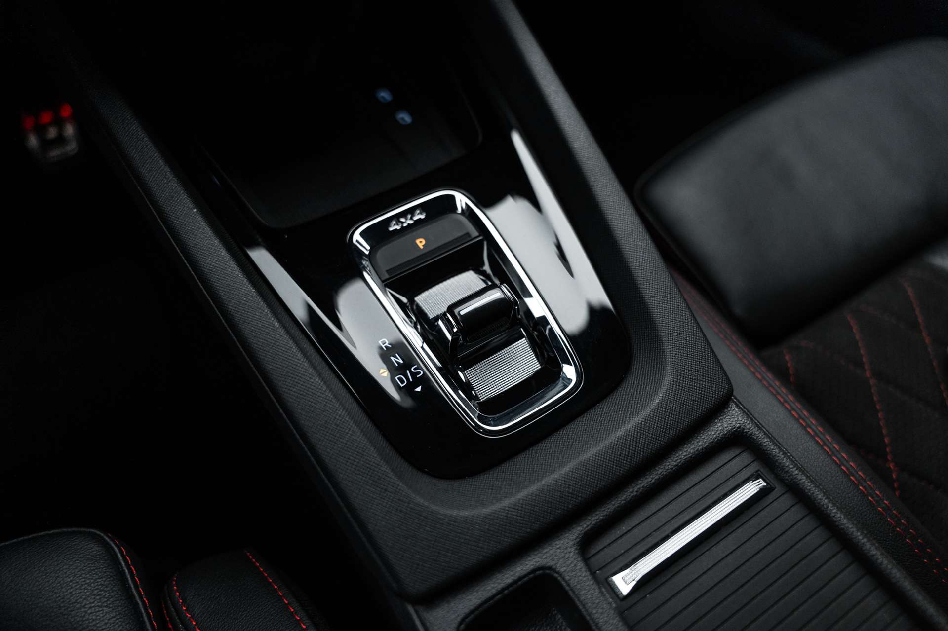 SKODA Octavia Combi 2.0 TDI DSG RS 4x4 200PS-image-31
