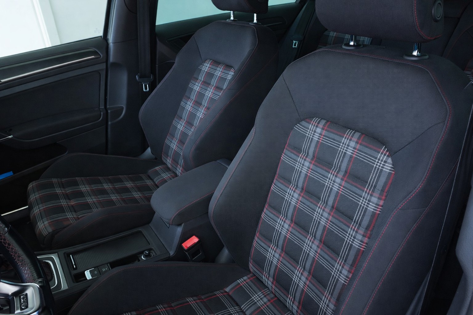 VW Golf 2.0 TSI GTI Performance DSG-image-3