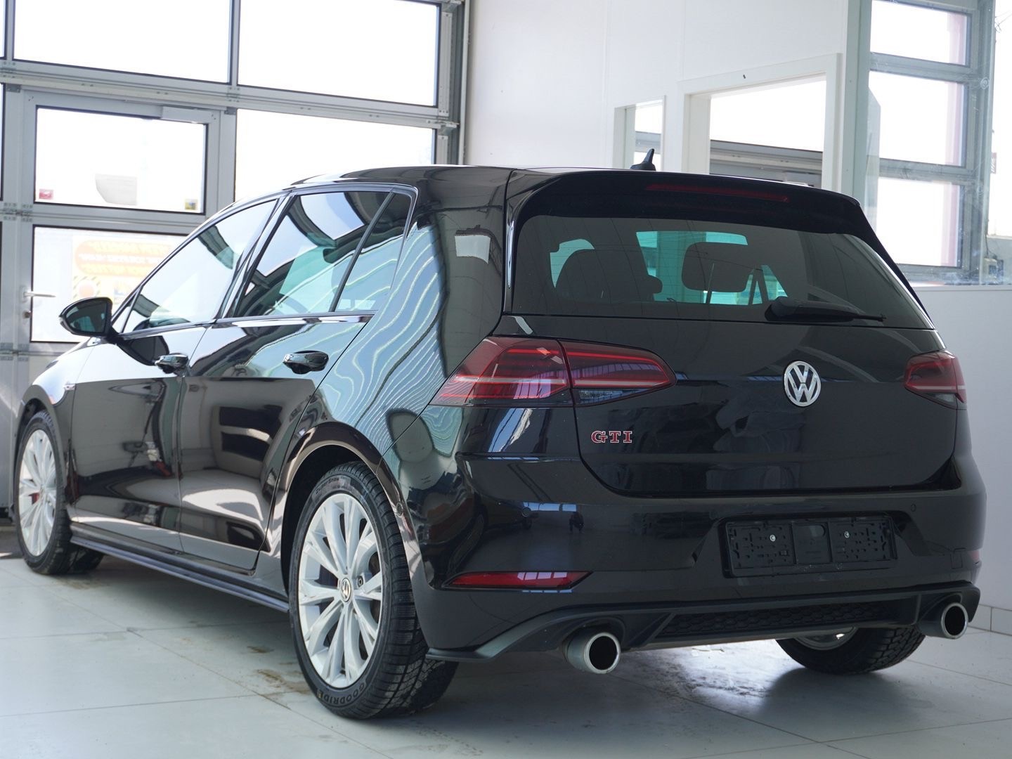 VW Golf 2.0 TSI GTI Performance DSG-image-1