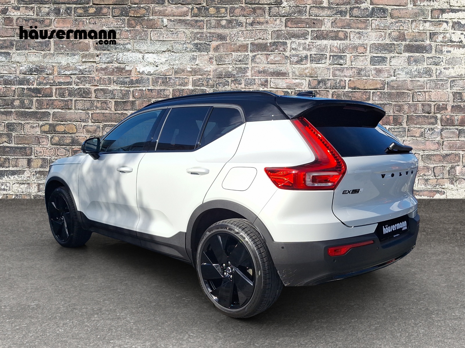 VOLVO EX40 Twin Black Edition AWD-image-1
