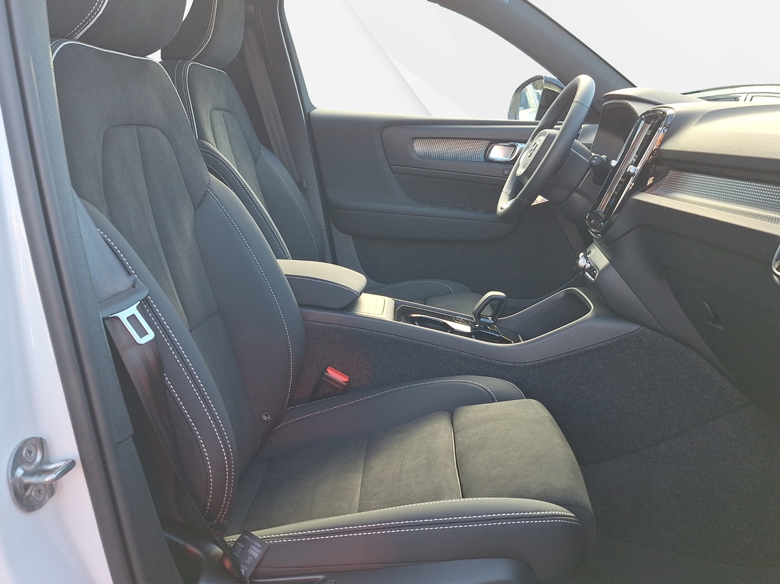 VOLVO EX40 Twin Black Edition AWD-image-6