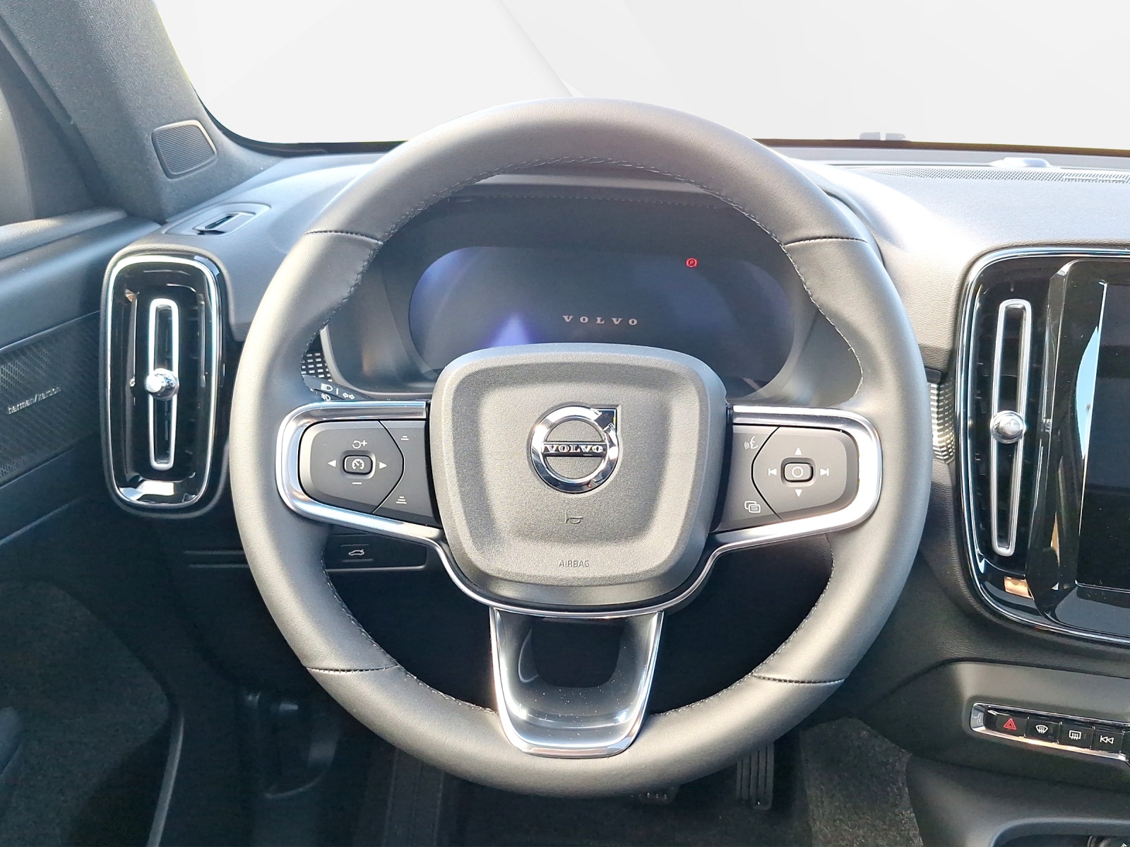VOLVO EX40 Twin Black Edition AWD-image-9