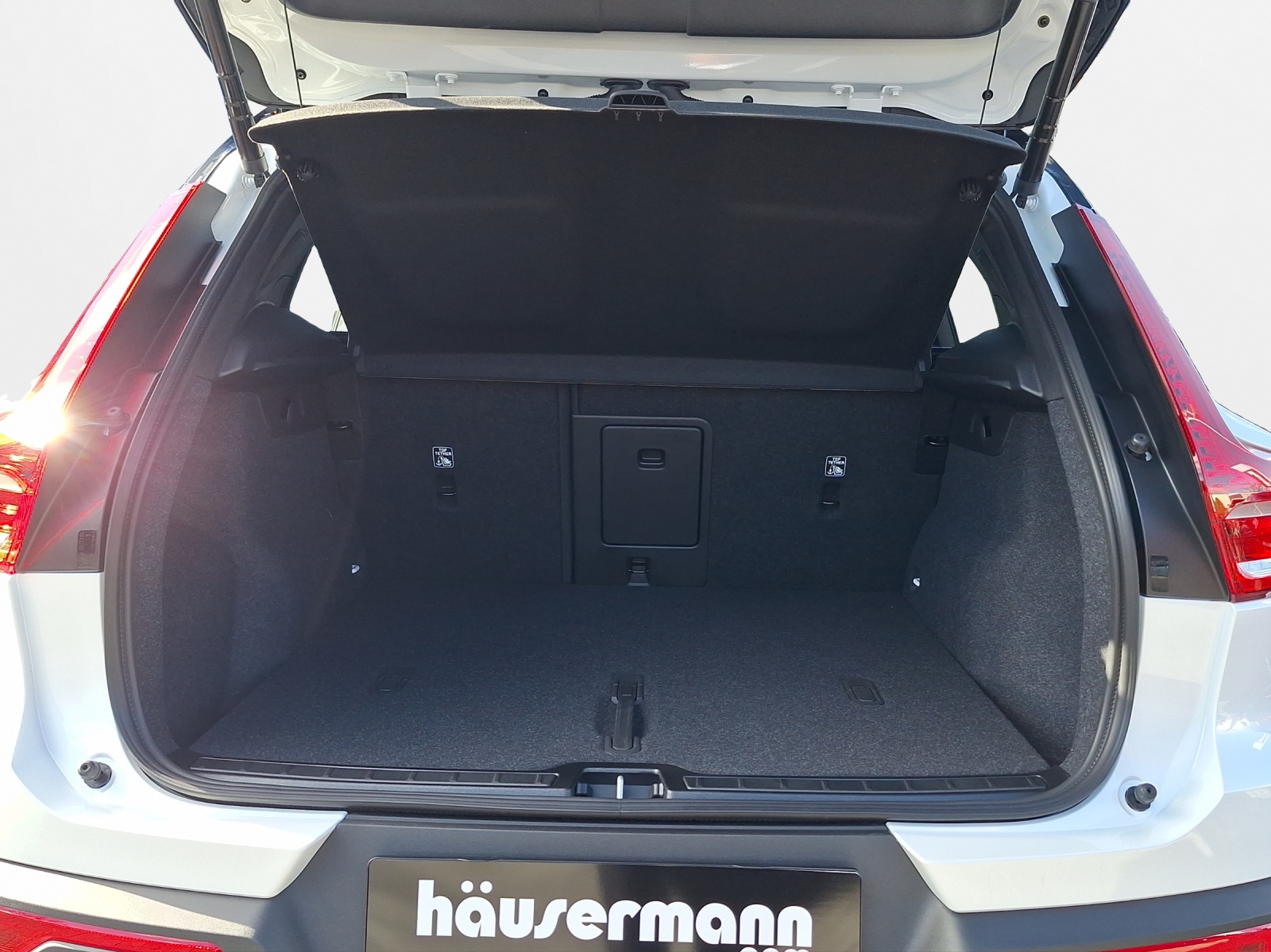 VOLVO EX40 Twin Black Edition AWD-image-5