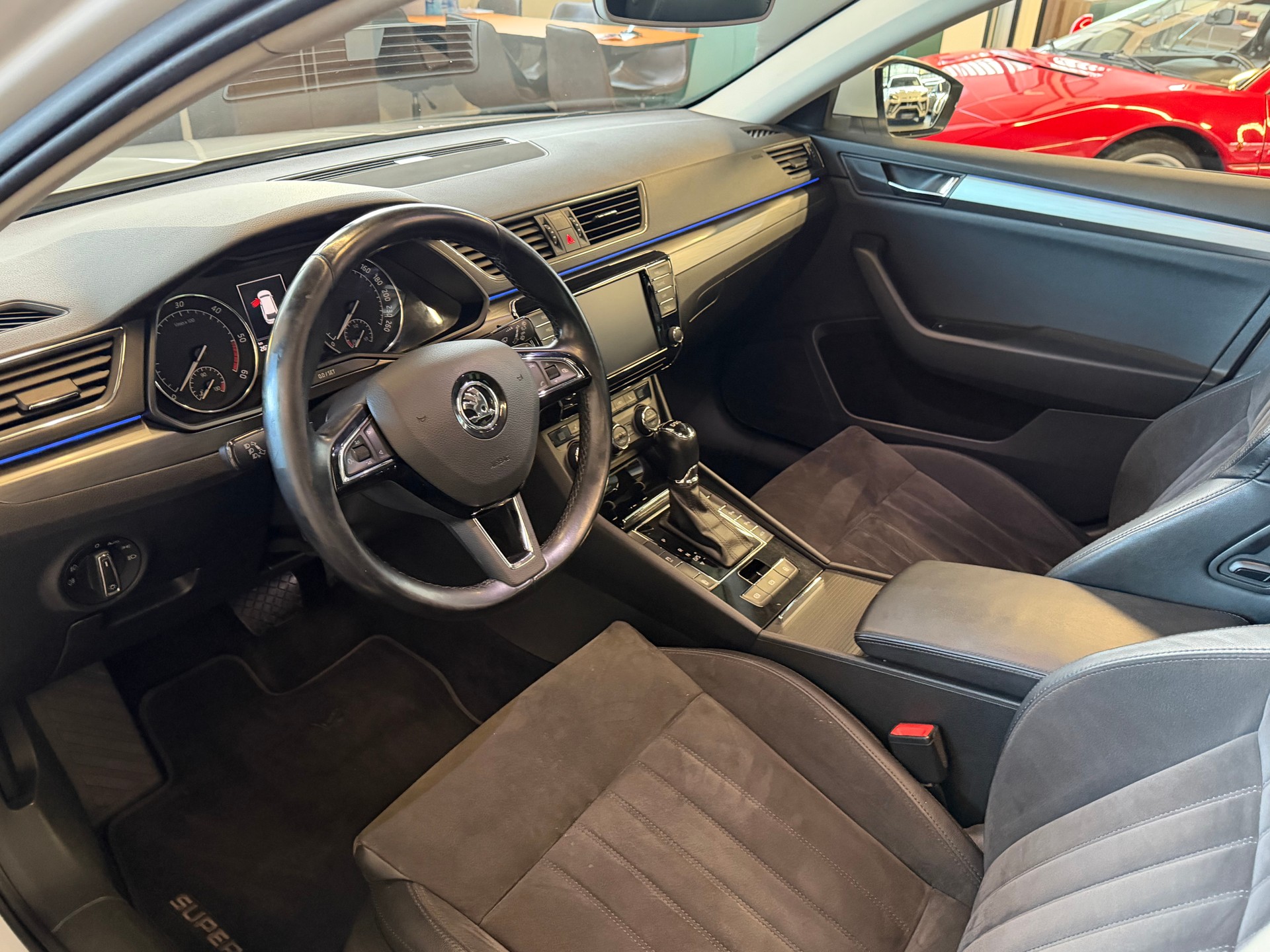 SKODA Superb Combi 2.0 TDi Style DSG-image-18