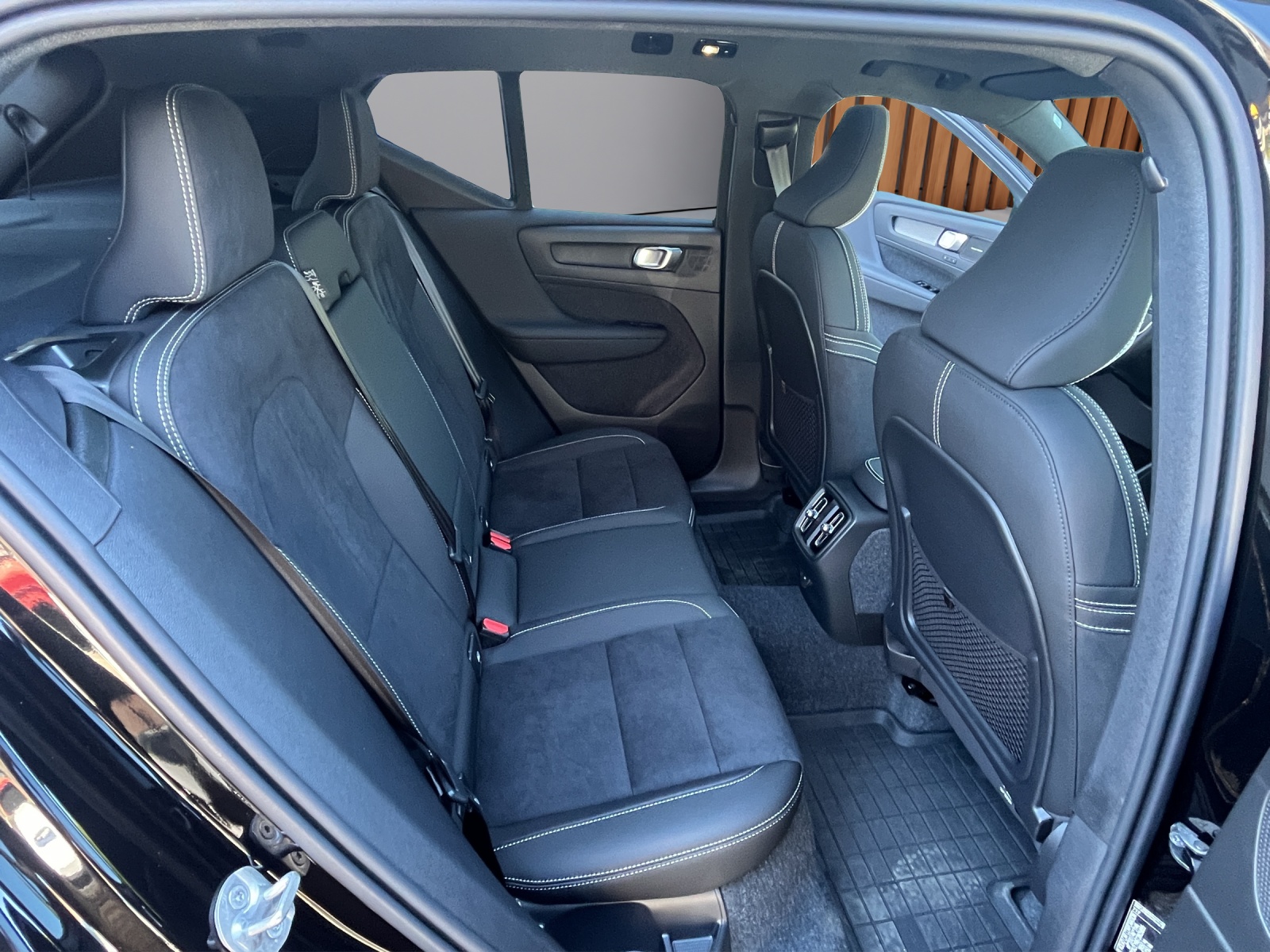 VOLVO EX40 Twin Black Edition AWD-image-10