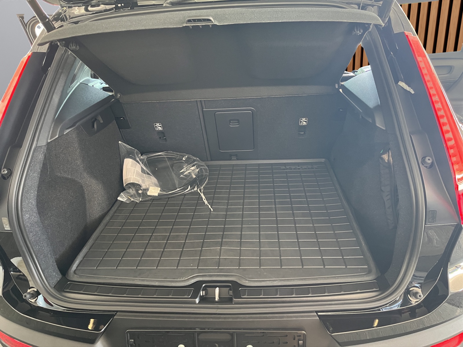 VOLVO EX40 Twin Black Edition AWD-image-25
