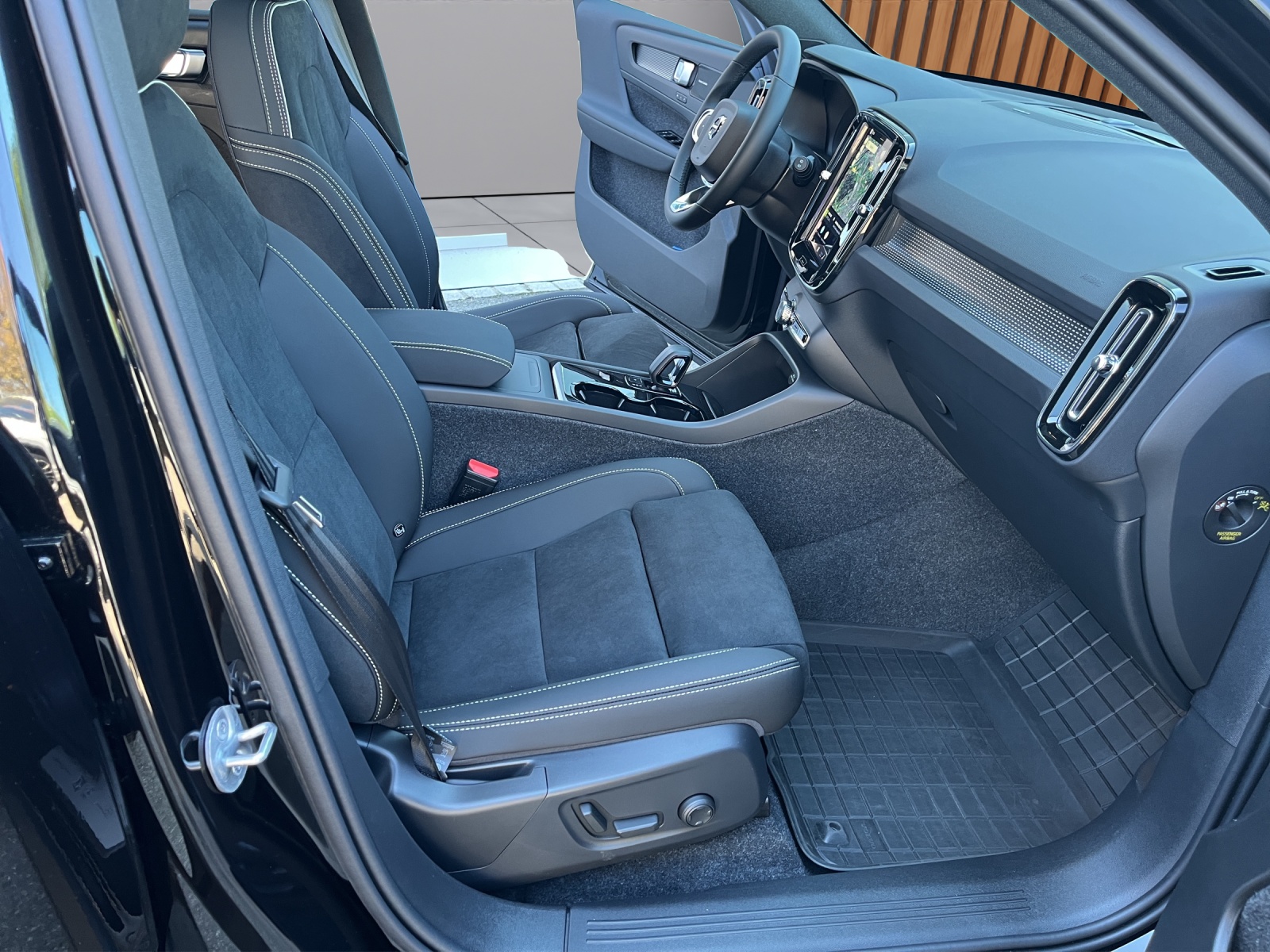VOLVO EX40 Twin Black Edition AWD-image-11