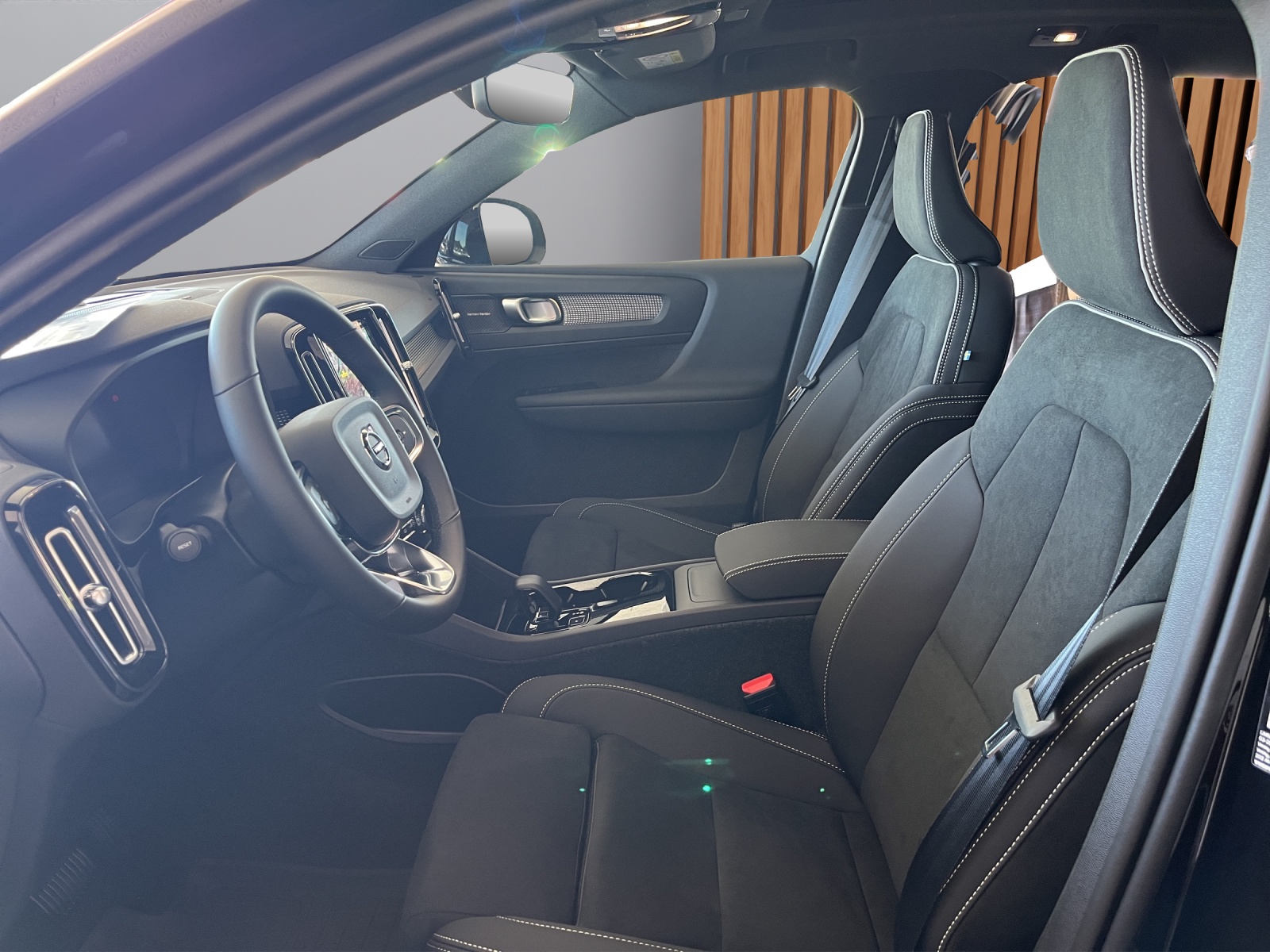 VOLVO EX40 Twin Black Edition AWD-image-8