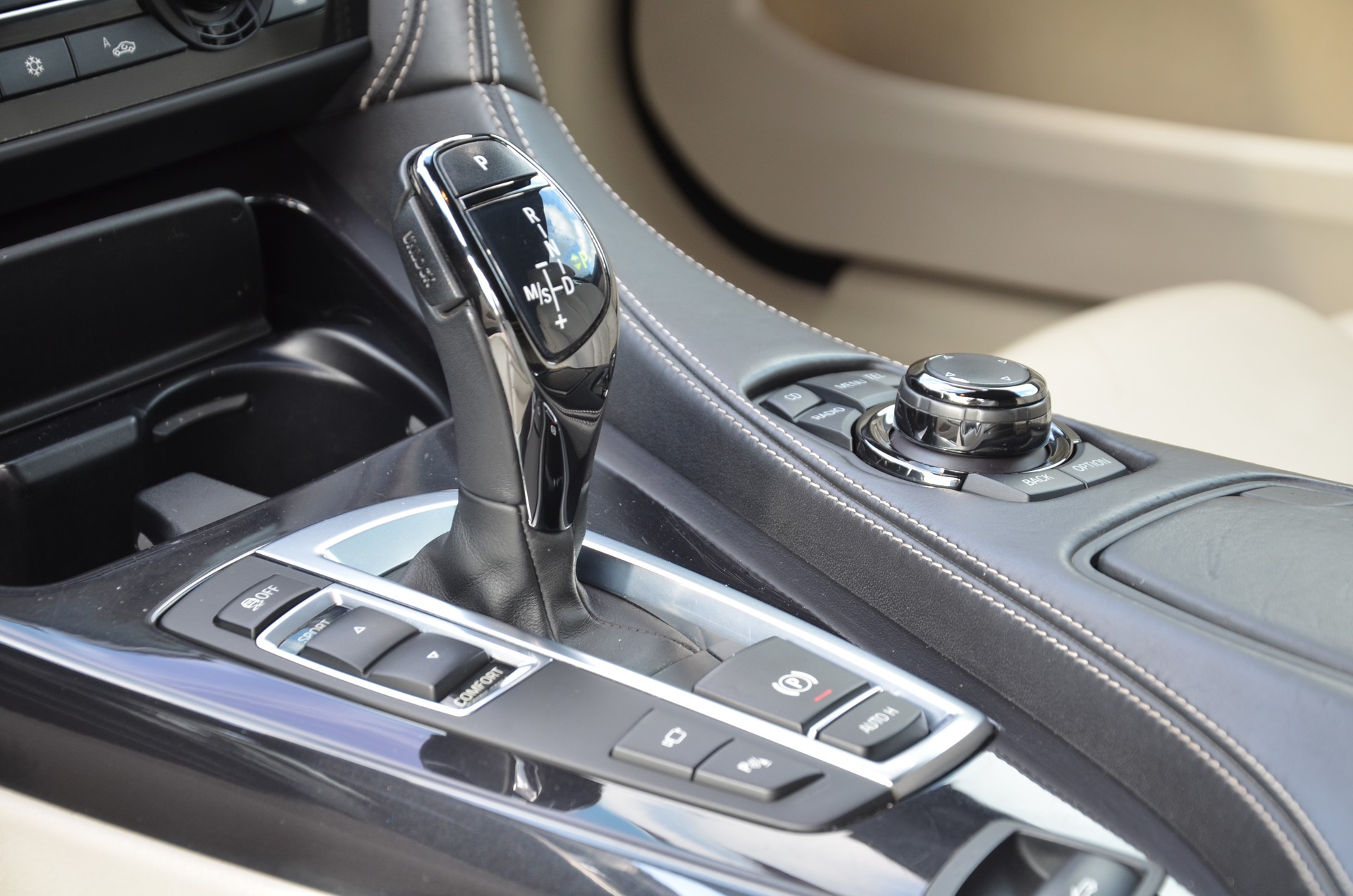 BMW 650i Cabrio*Ab MFK,1 Jahr oder 20'000km Garantie*-image-23