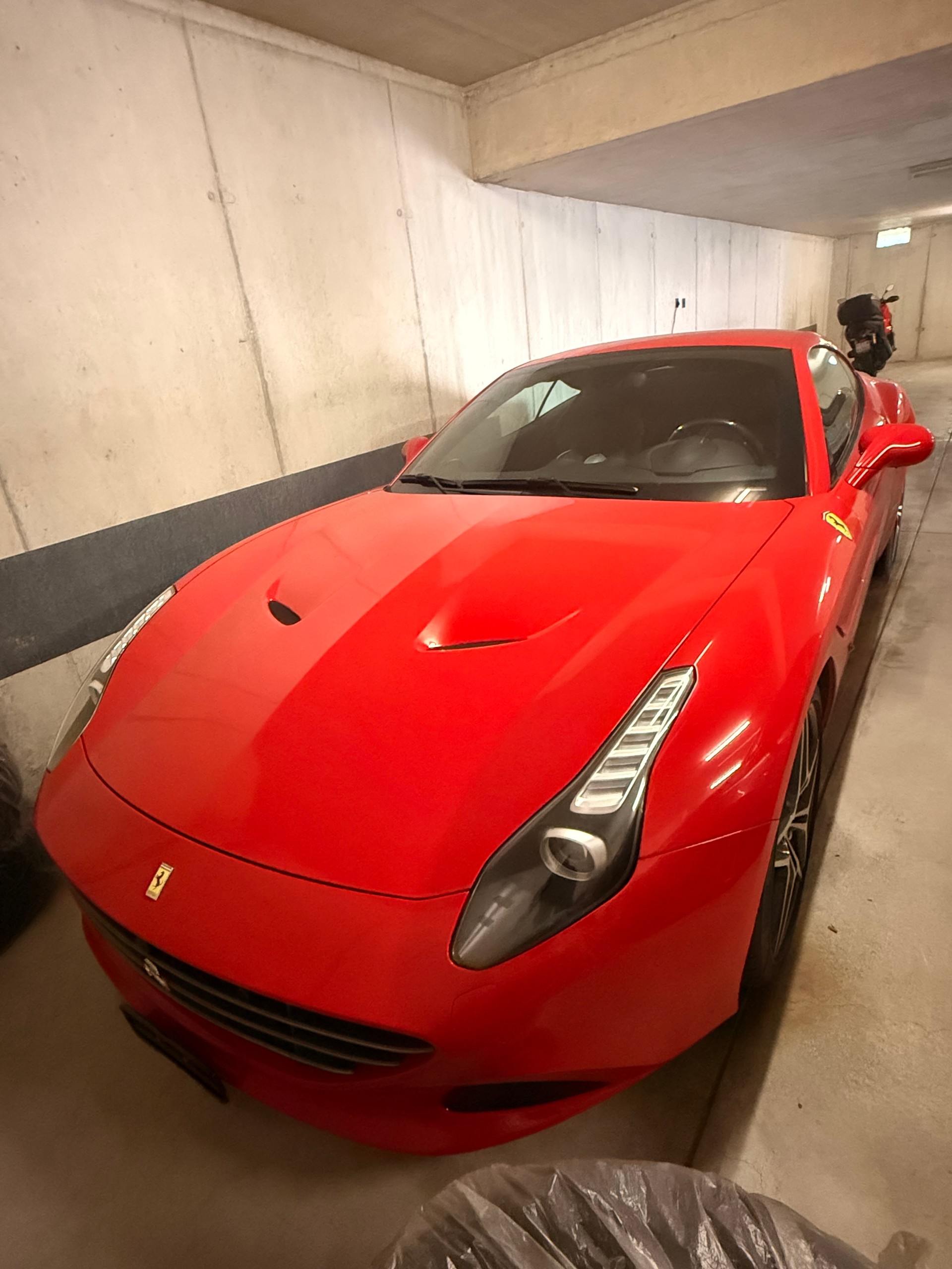 FERRARI California 3.9 V8 T-image-12