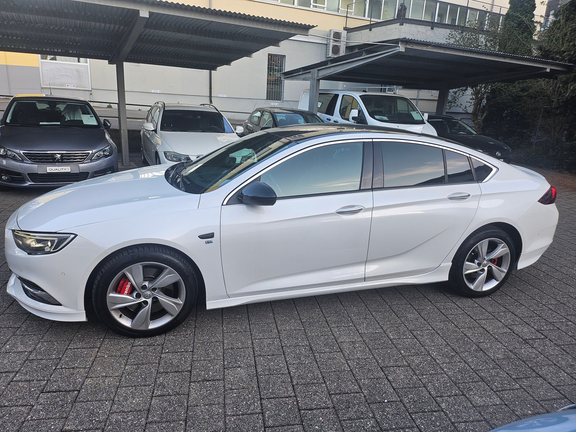 OPEL Insignia 2.0 T Grand Sport Excellence 4WD Automat.-image-2