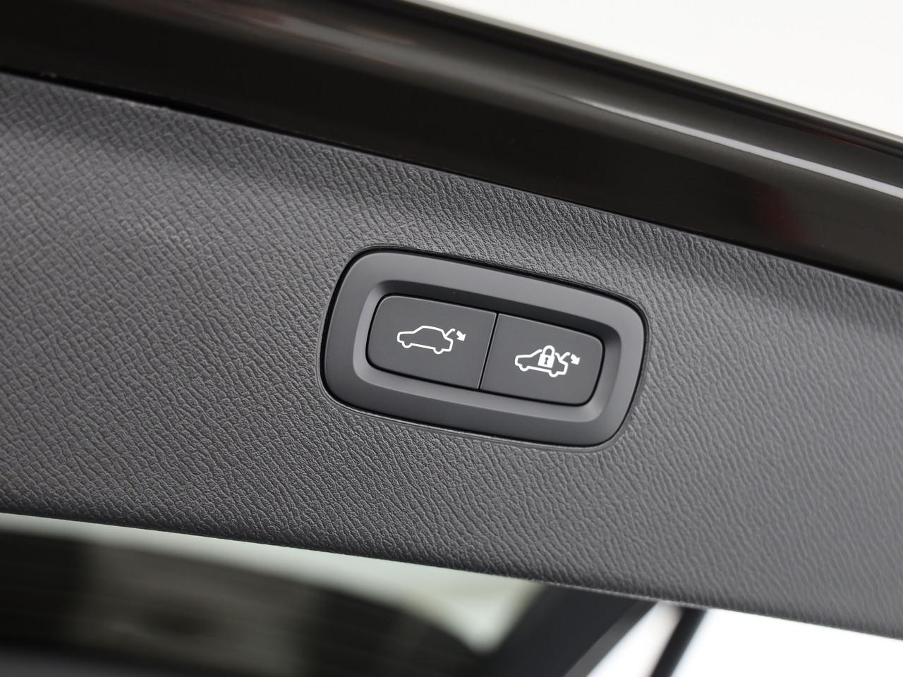 VOLVO XC90 2.0 T8 TE Ultra Dark eAWD-image-18