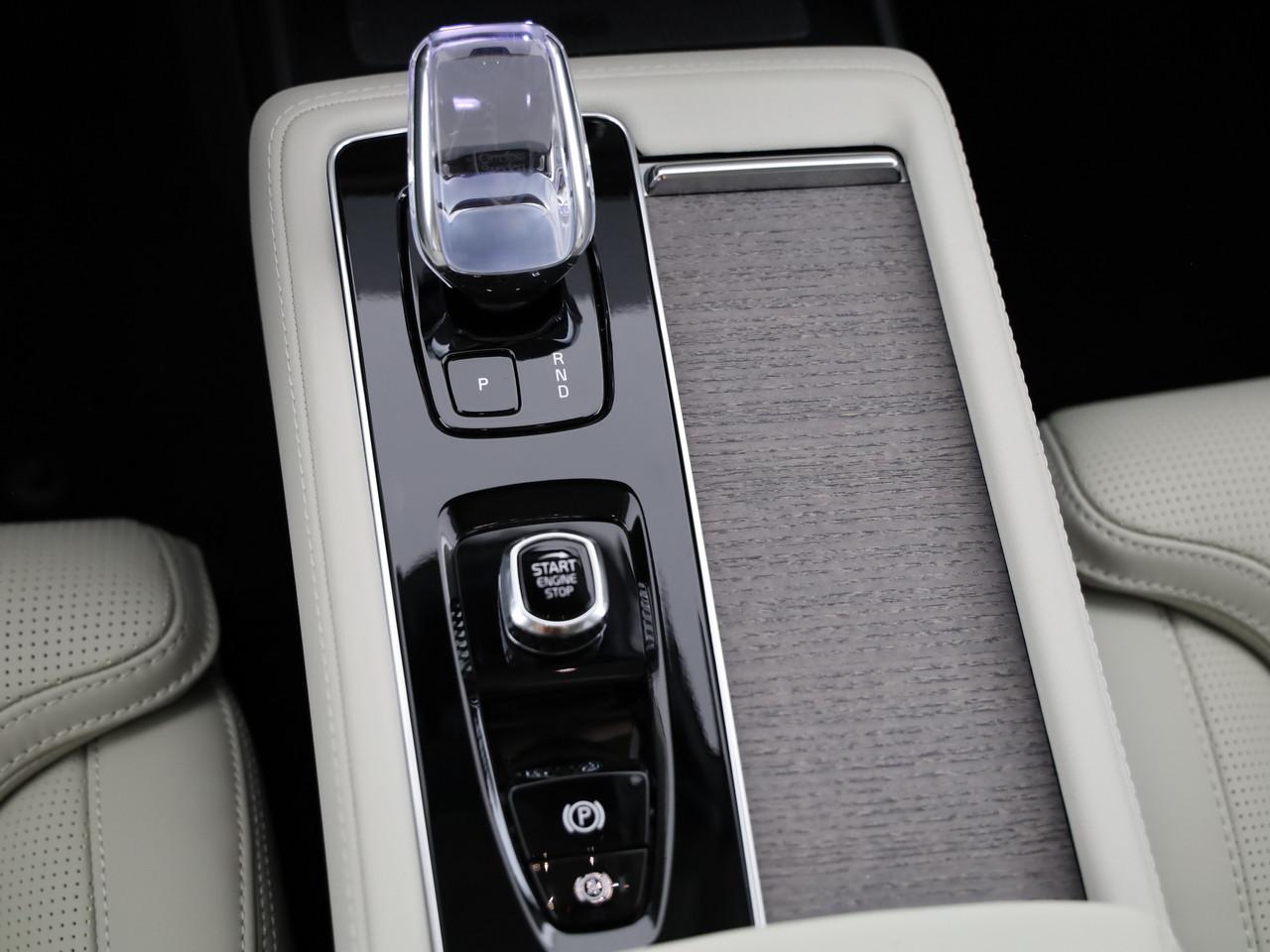 VOLVO XC90 2.0 T8 TE Ultra Dark eAWD-image-16