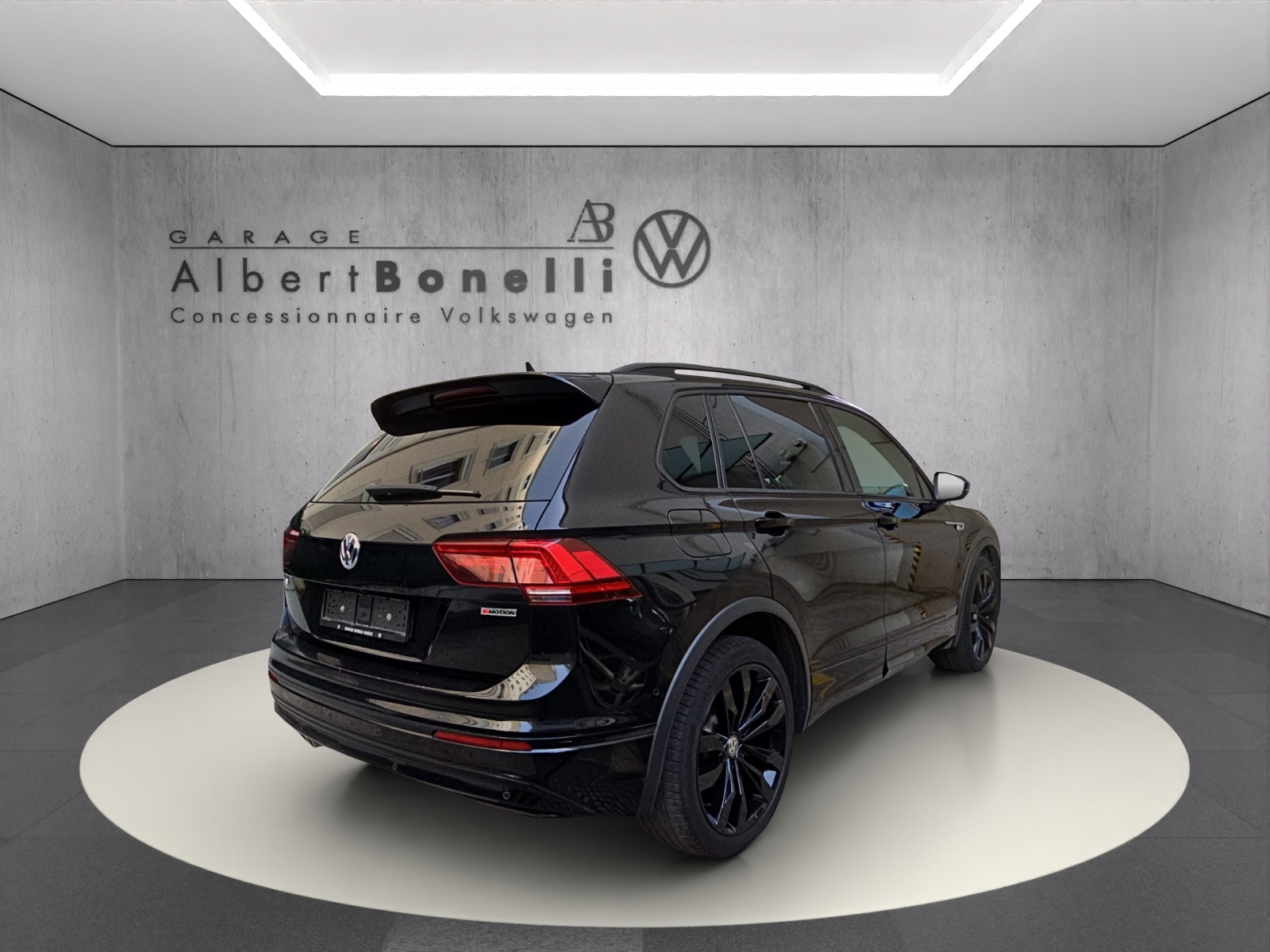 VW Tiguan 2.0TSI Highline 4Motion DSG-image-2