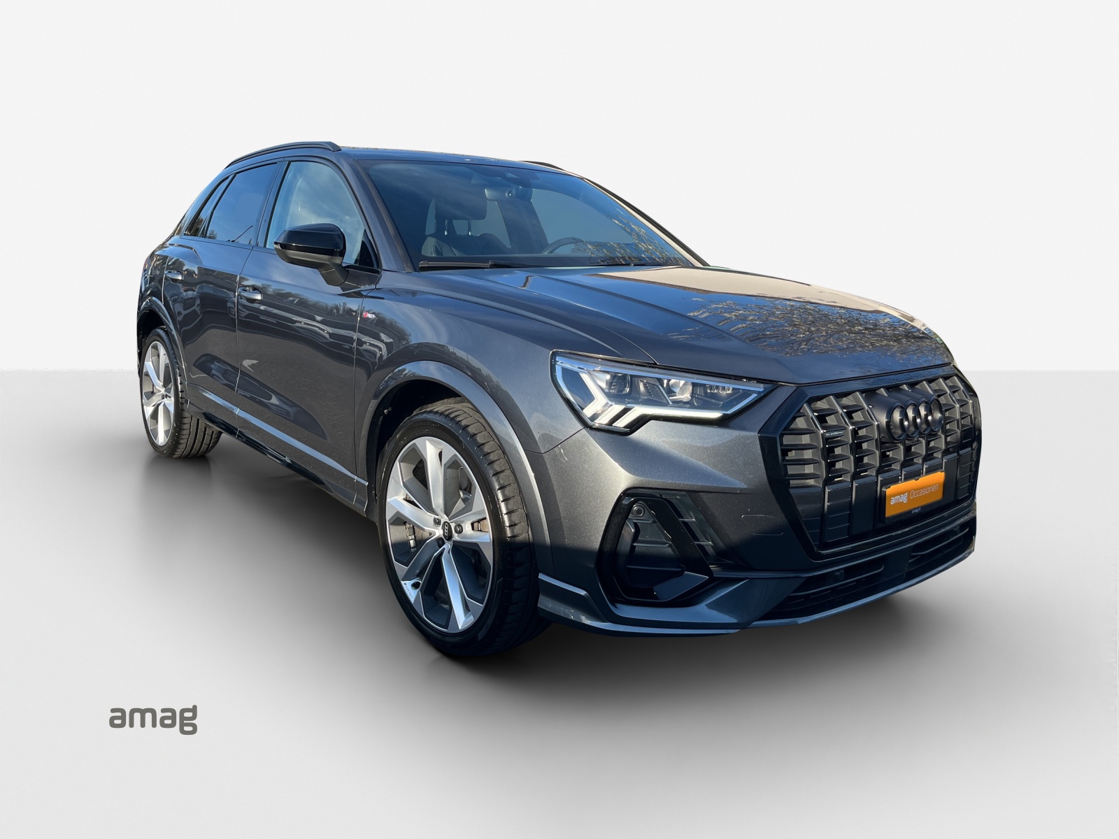 AUDI Q3 40 TFSI S line quattro S-tronic-image-5
