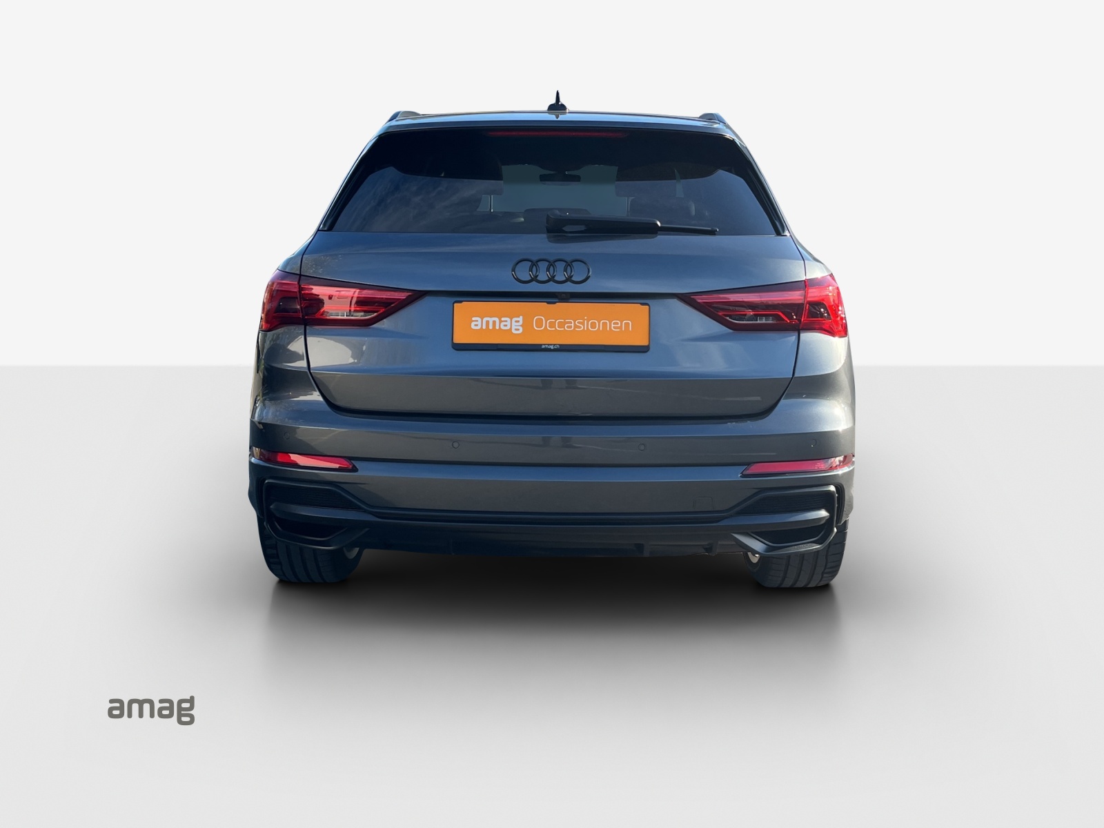 AUDI Q3 40 TFSI S line quattro S-tronic-image-3