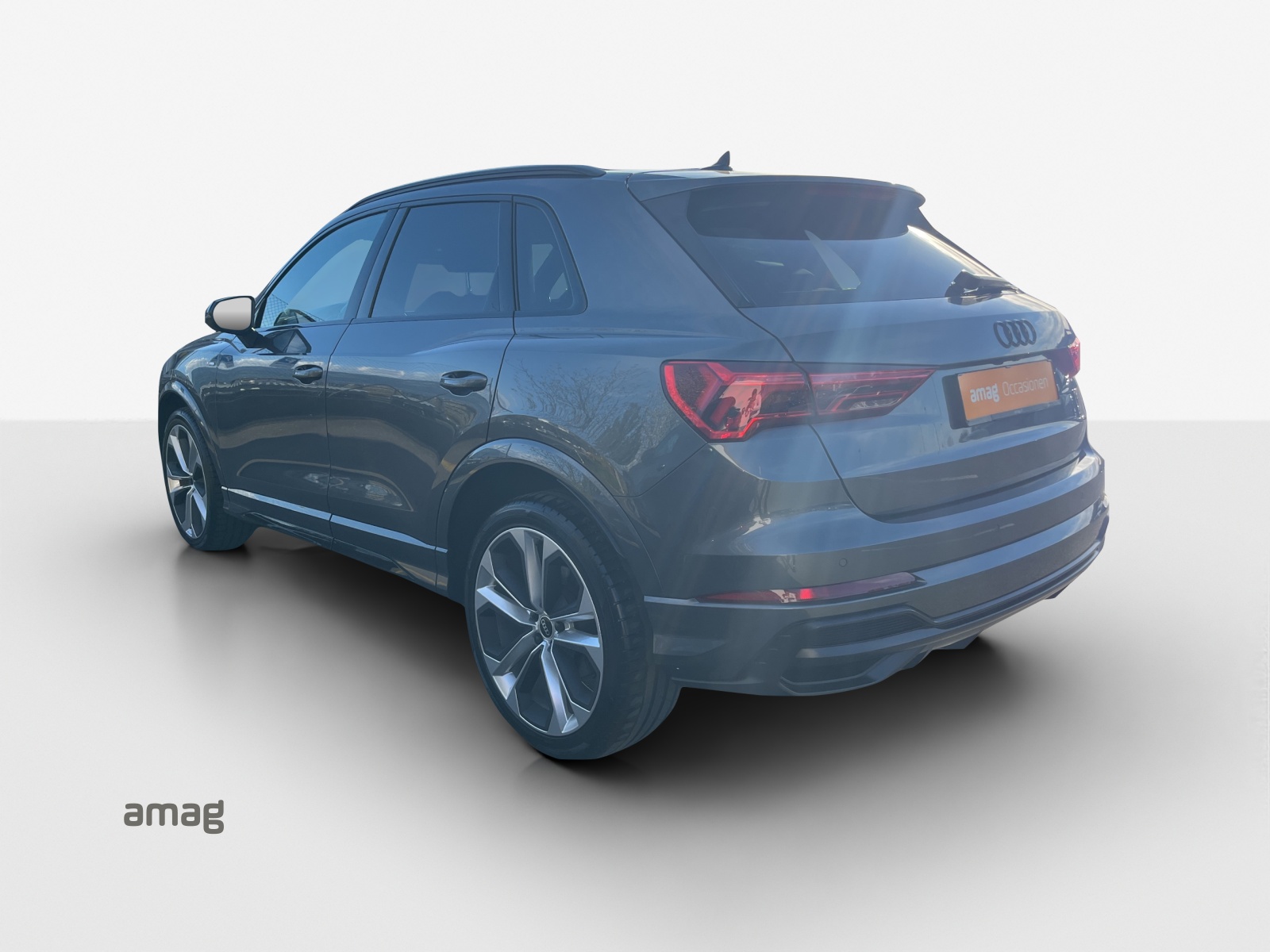 AUDI Q3 40 TFSI S line quattro S-tronic-image-2