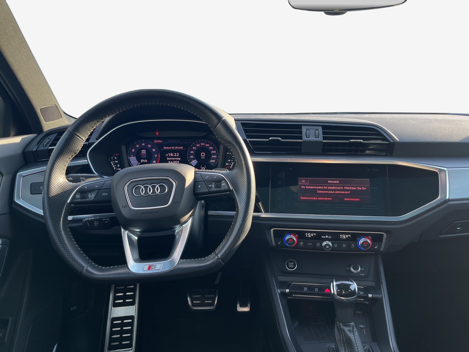 AUDI Q3 40 TFSI S line quattro S-tronic-image-8