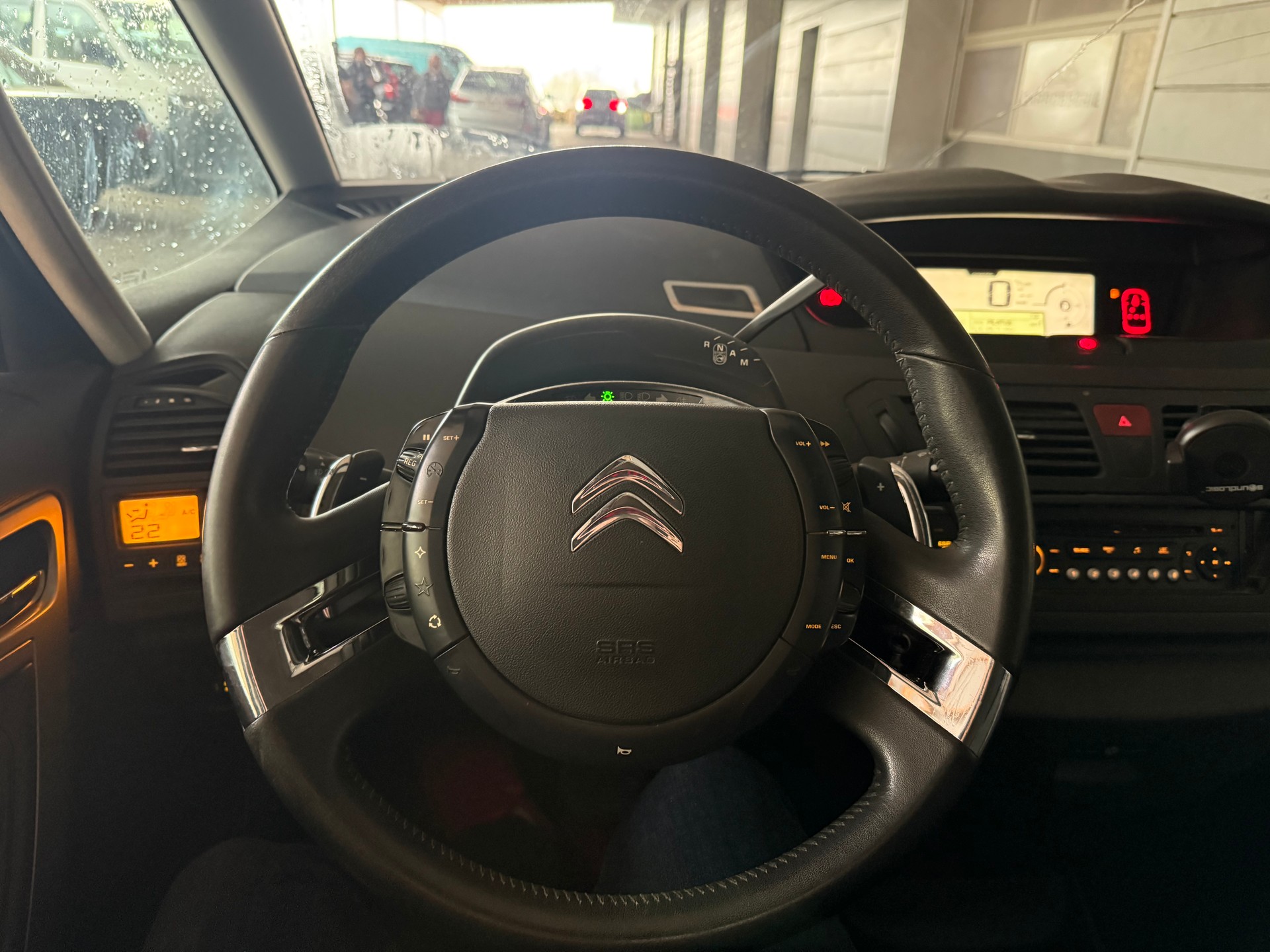 CITROEN C4 Picasso 1.6 HDI 16V Swiss Style EGS6-image-8